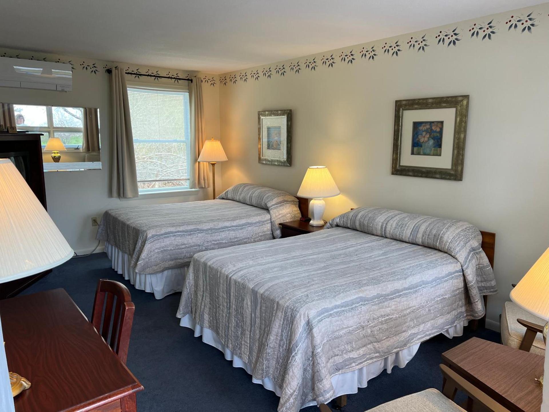 High Tide Inn on the Ocean, Motel and Cottages photo 14