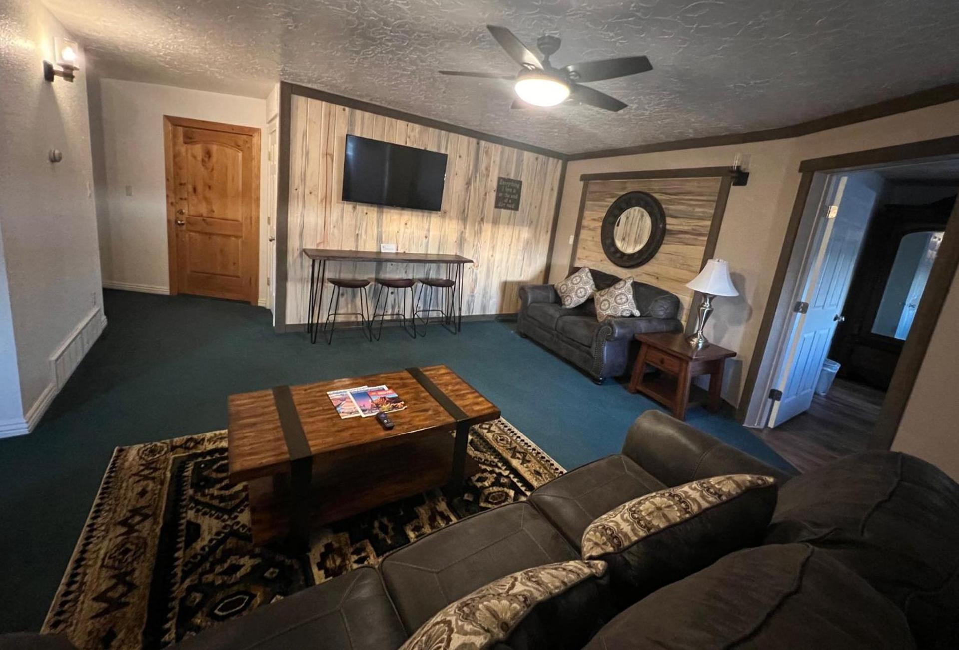 THE SNUGGLE INN photo 95