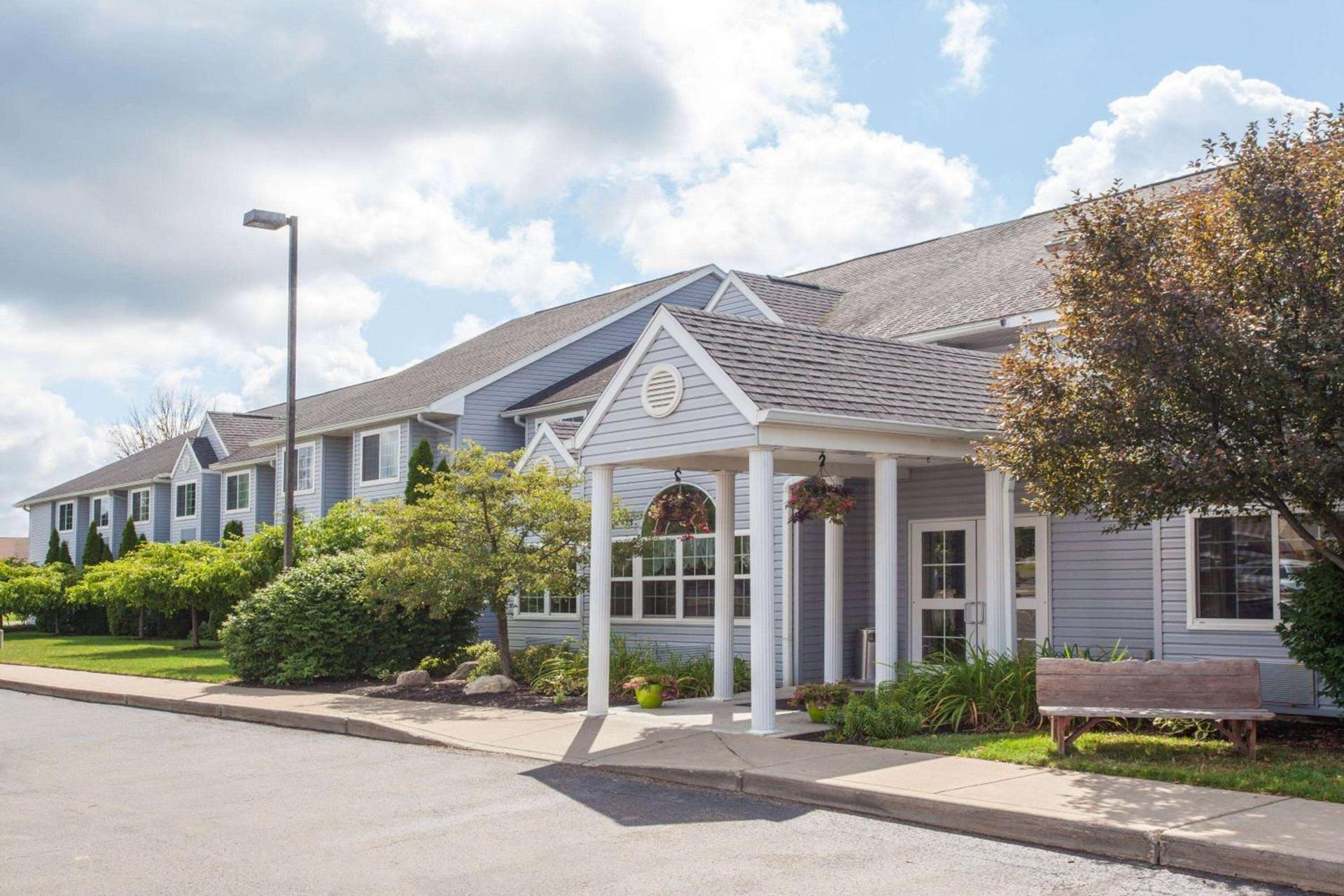 Microtel Inn & Suites Springville photo 1