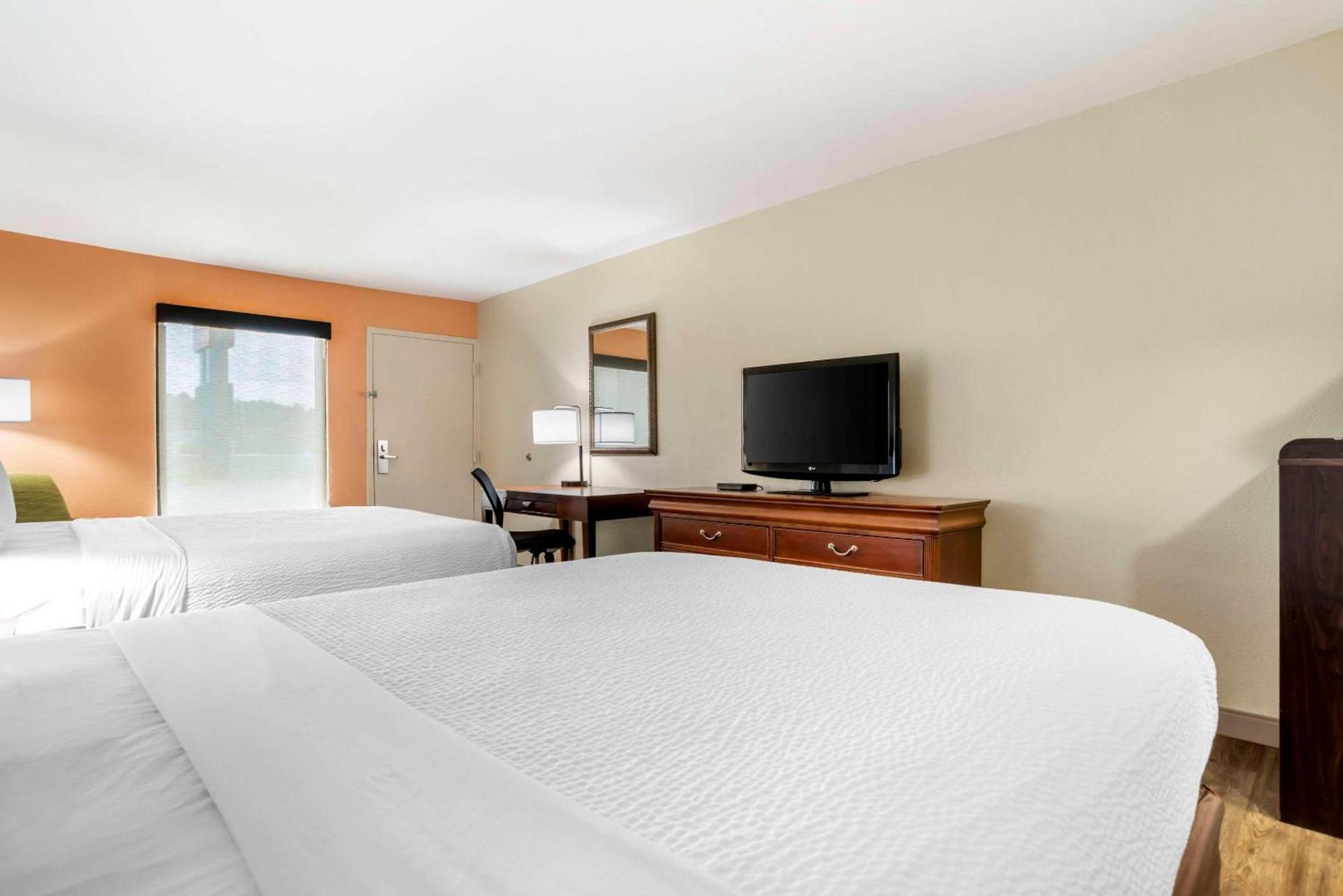 Econo Lodge Moss Point - Pascagoula photo 15
