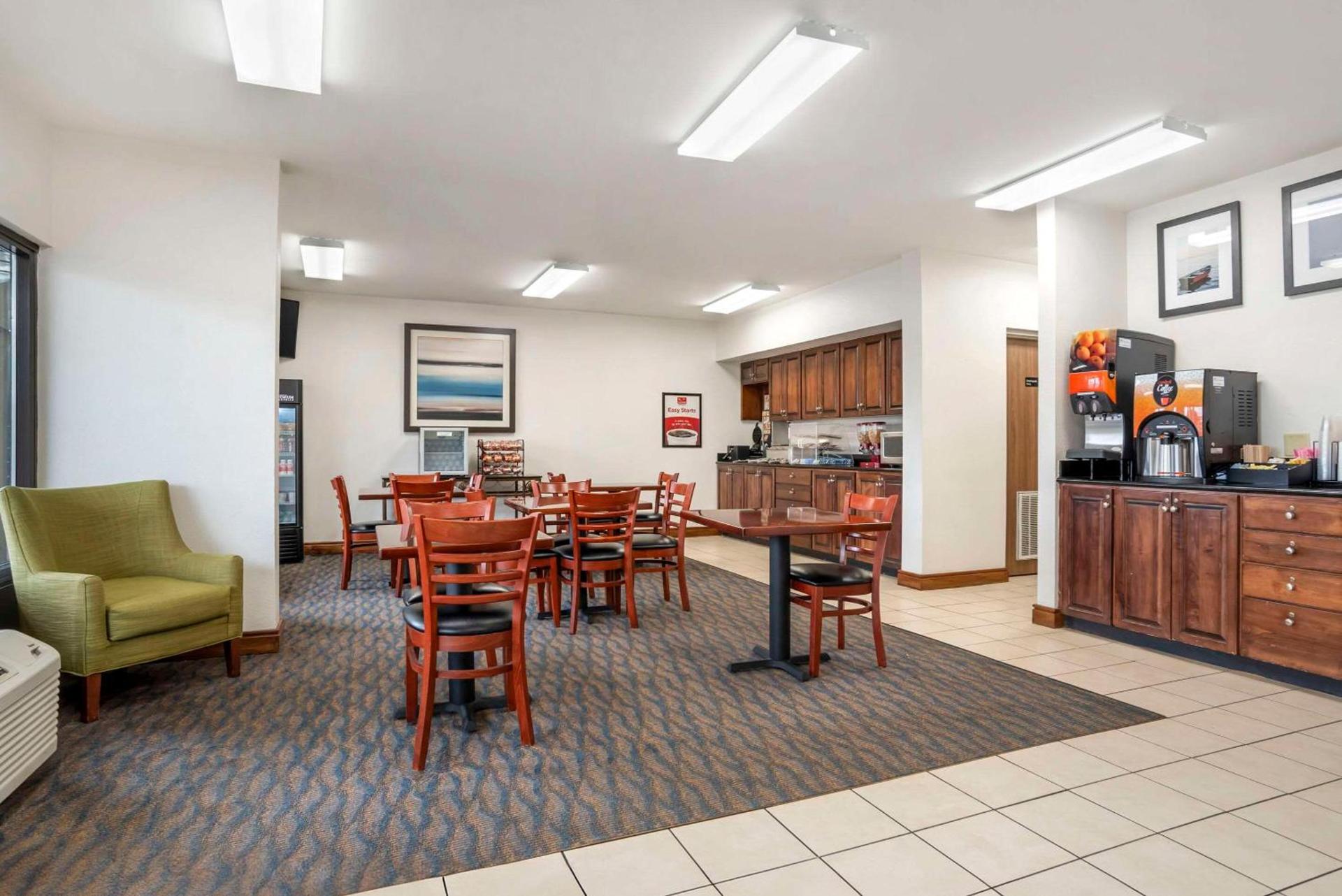 Econo Lodge Moss Point - Pascagoula photo 28