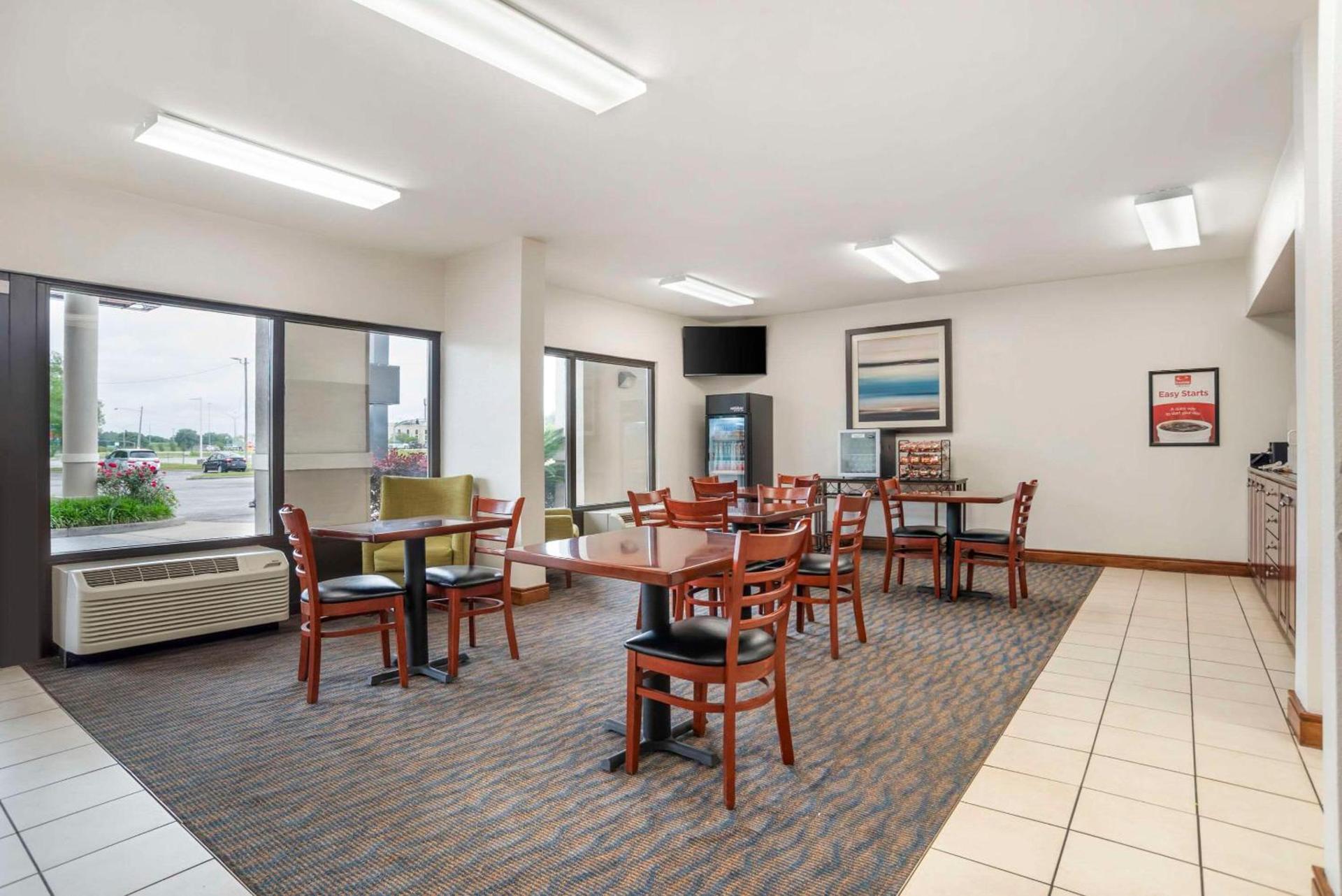 Econo Lodge Moss Point - Pascagoula photo 26
