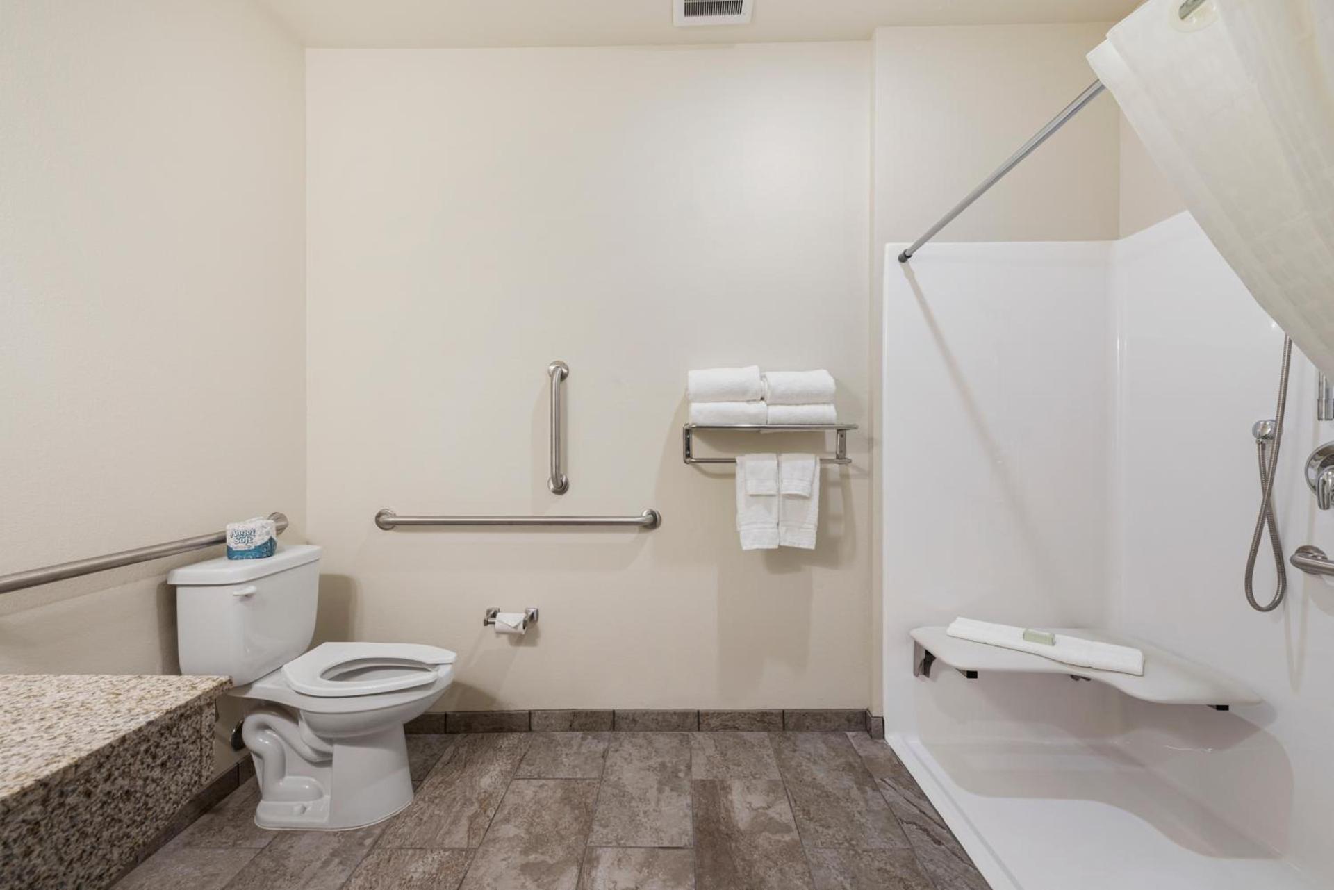 Cobblestone Hotel & Suites - Russells Point at Indian Lake photo 13