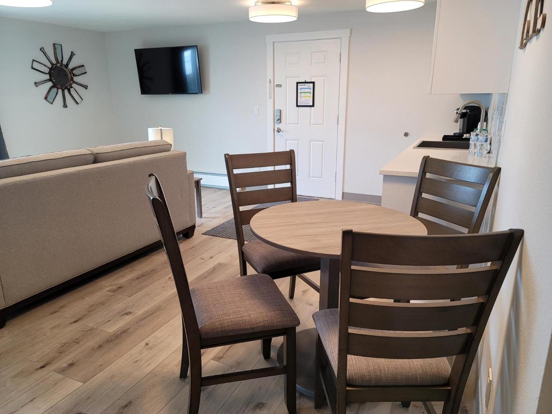 West Beach Suites photo 3
