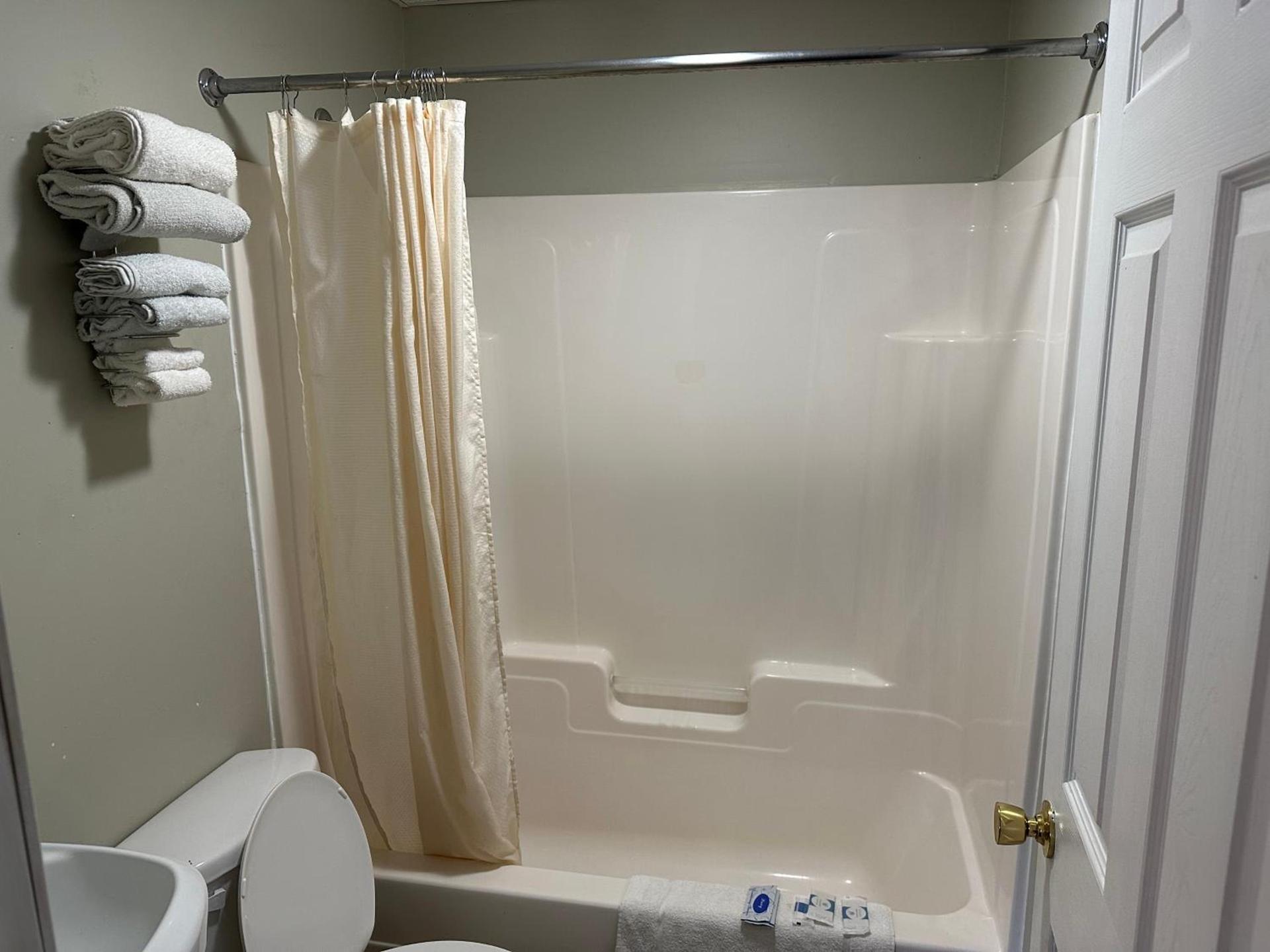 Economy Inn photo 14