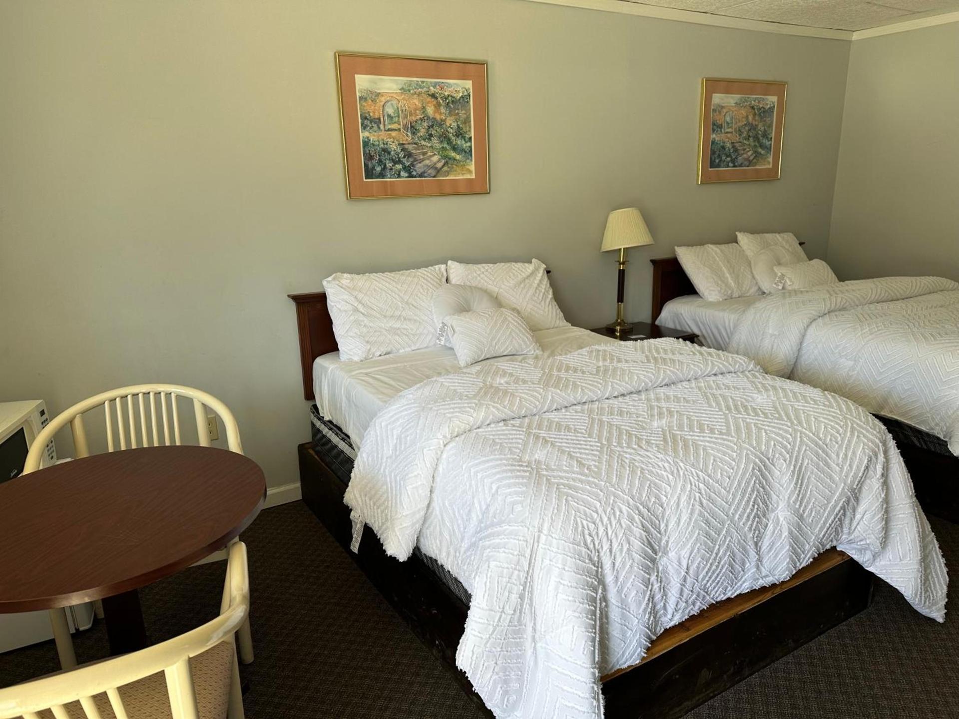 Economy Inn photo 6
