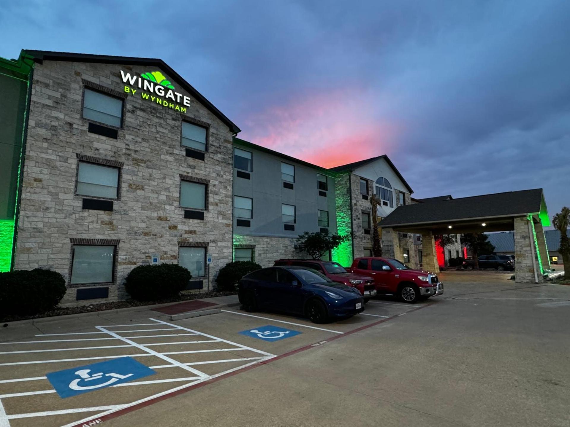 Wingate by Wyndham College Station South photo 17