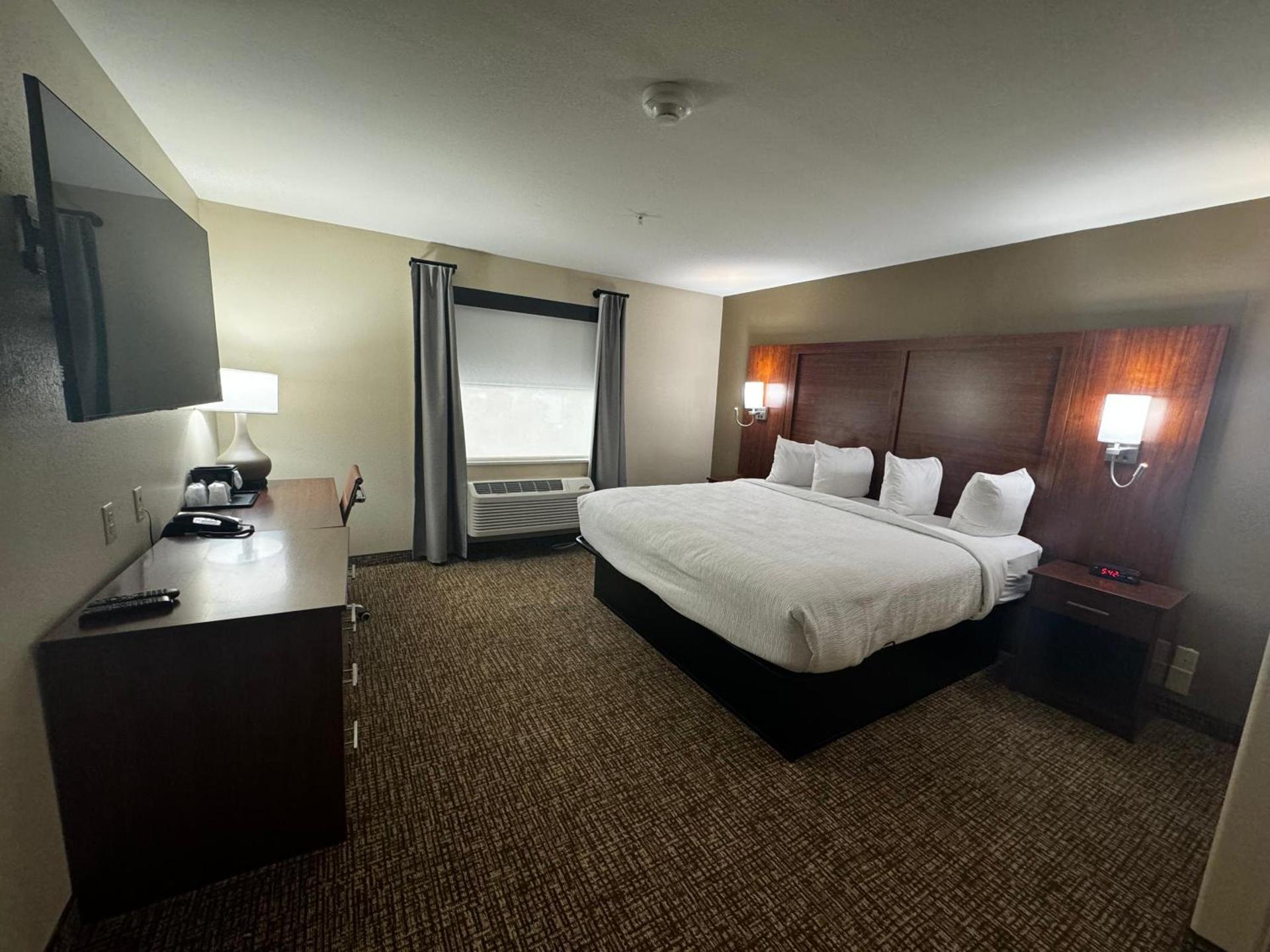 Wingate by Wyndham College Station South photo 24