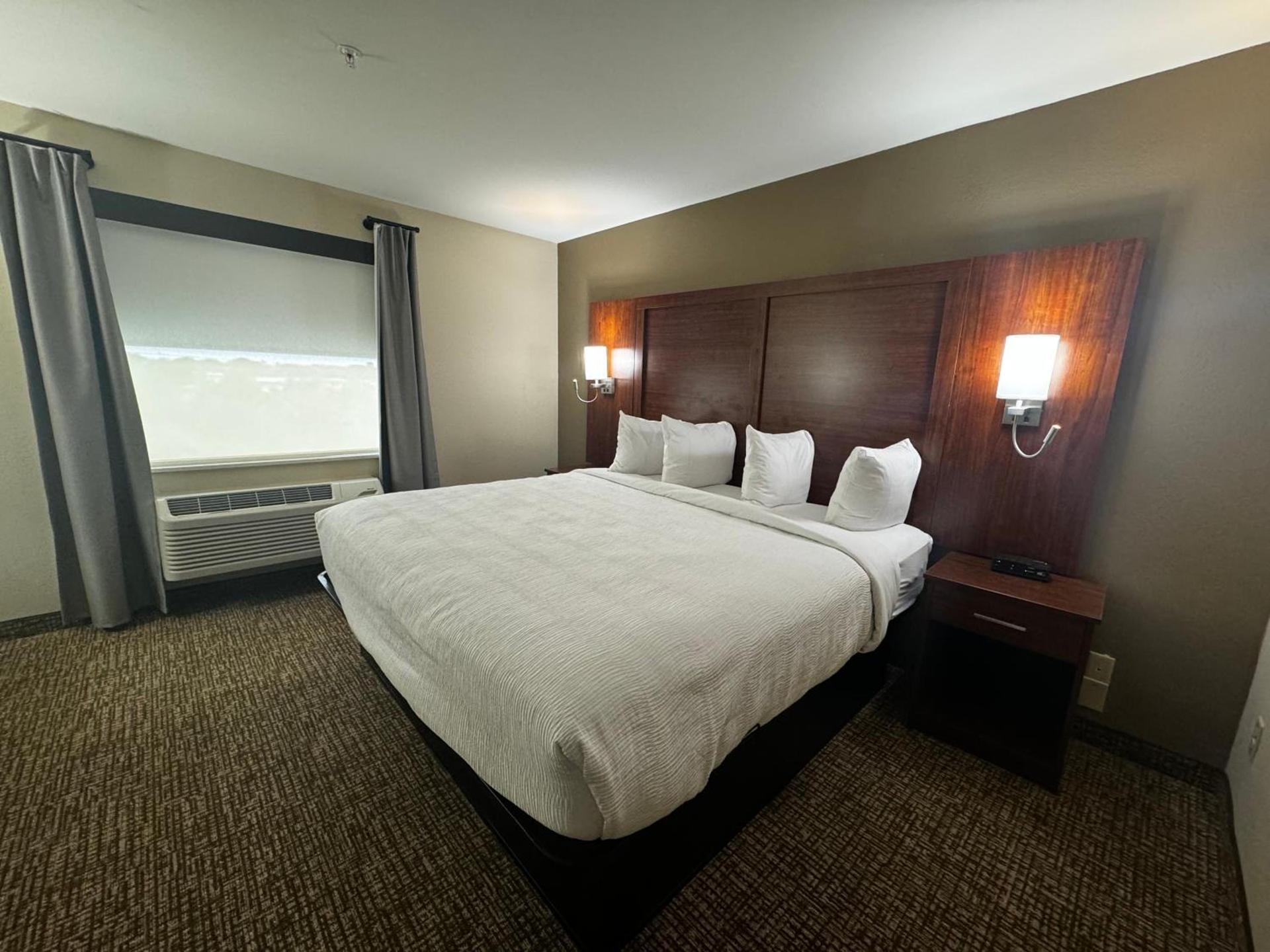 Wingate by Wyndham College Station South photo 25