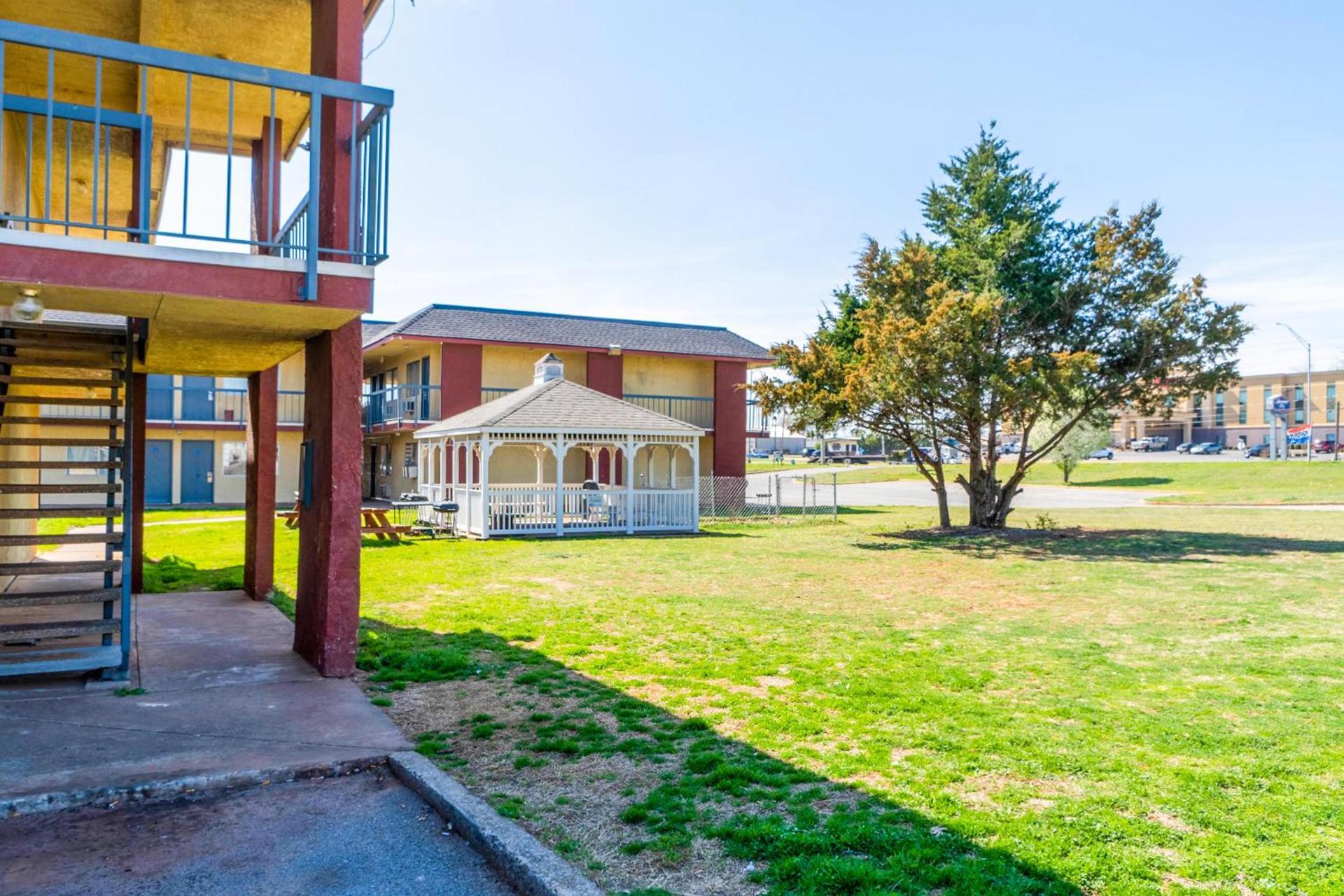Castle Inn & Suites By OYO Chickasha photo 12