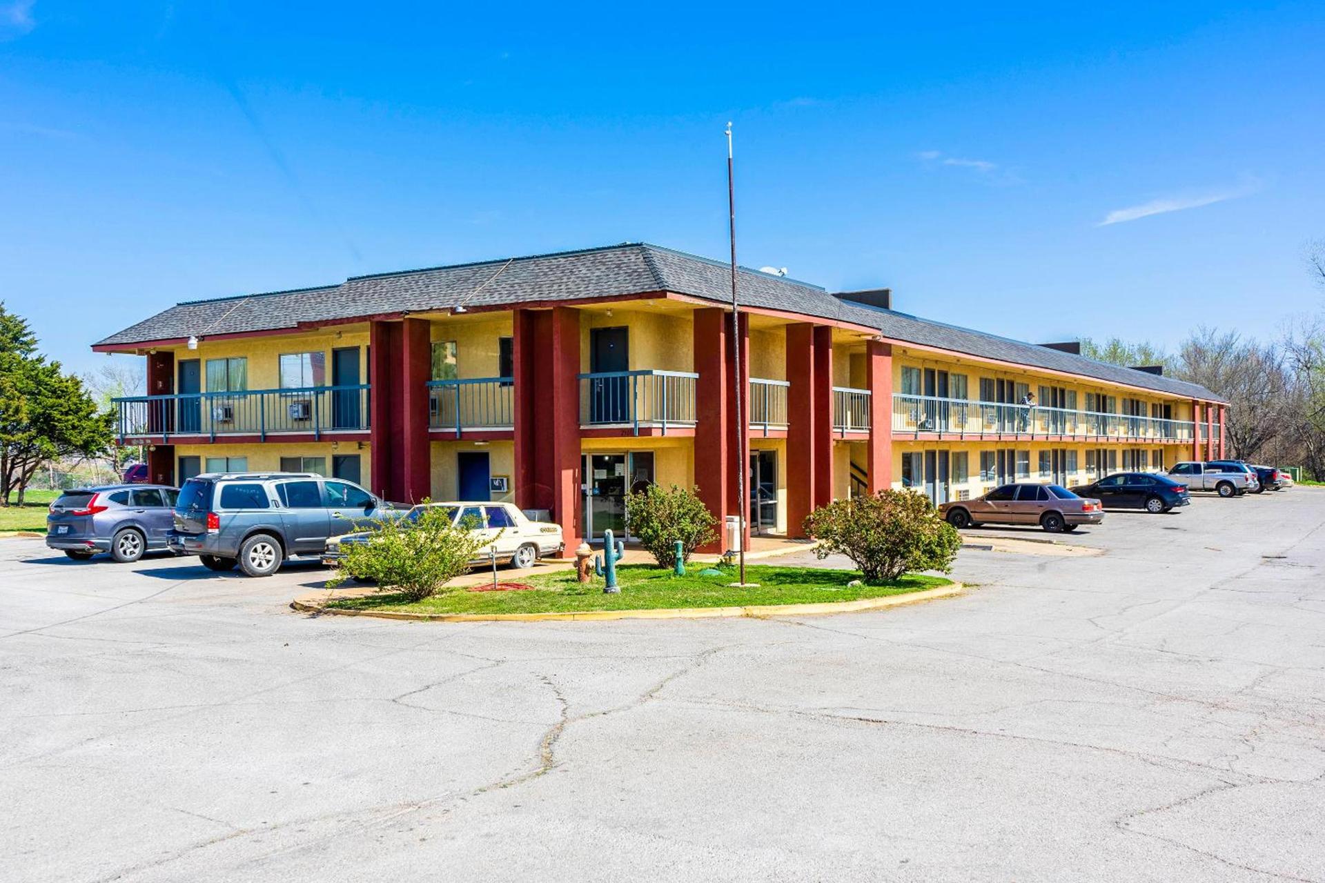 Castle Inn & Suites By OYO Chickasha photo 3