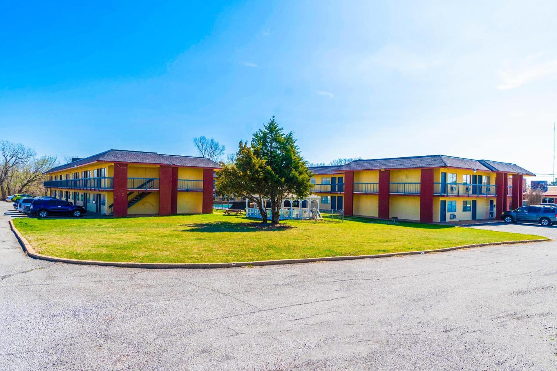 Castle Inn & Suites By OYO Chickasha photo 2