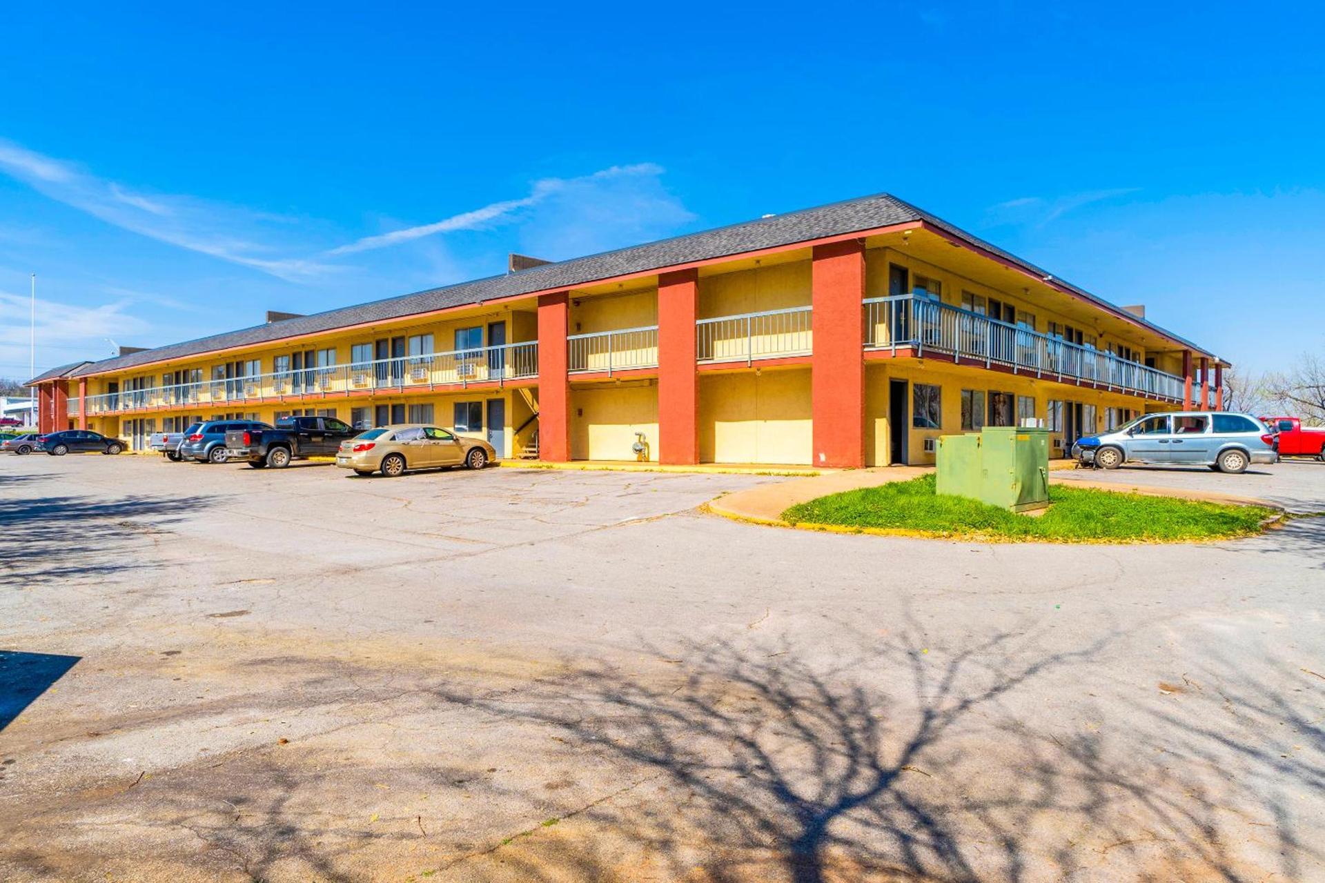 Castle Inn & Suites By OYO Chickasha photo 4
