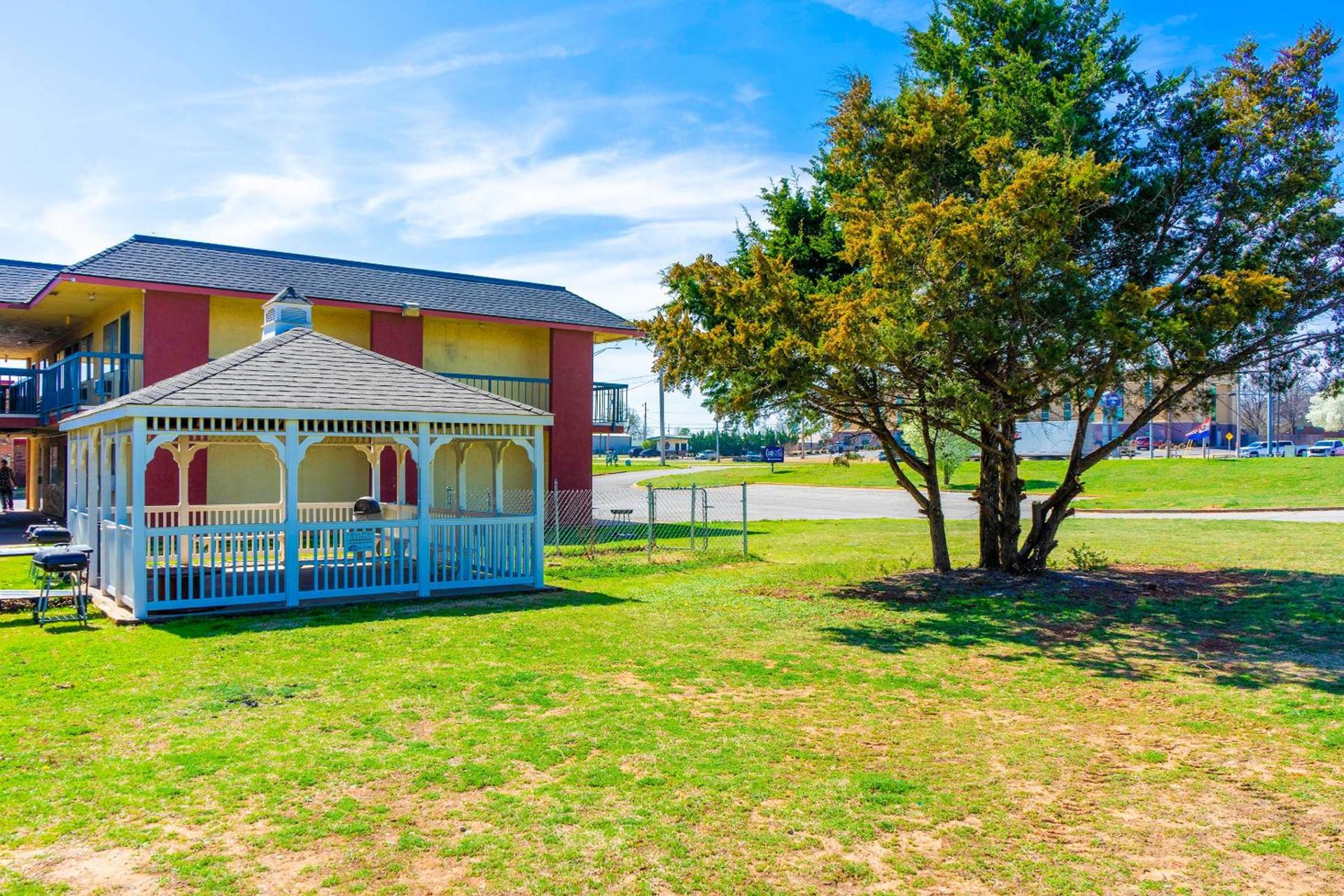 Castle Inn & Suites By OYO Chickasha photo 8