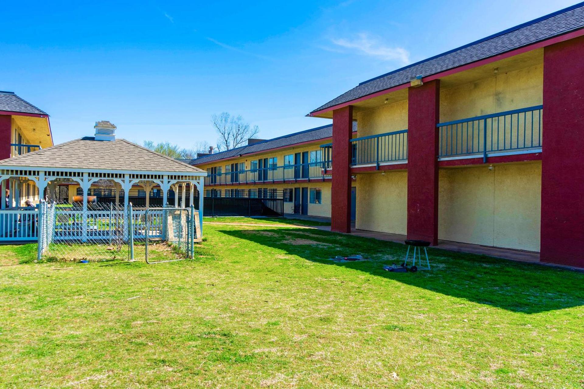 Castle Inn & Suites By OYO Chickasha photo 9