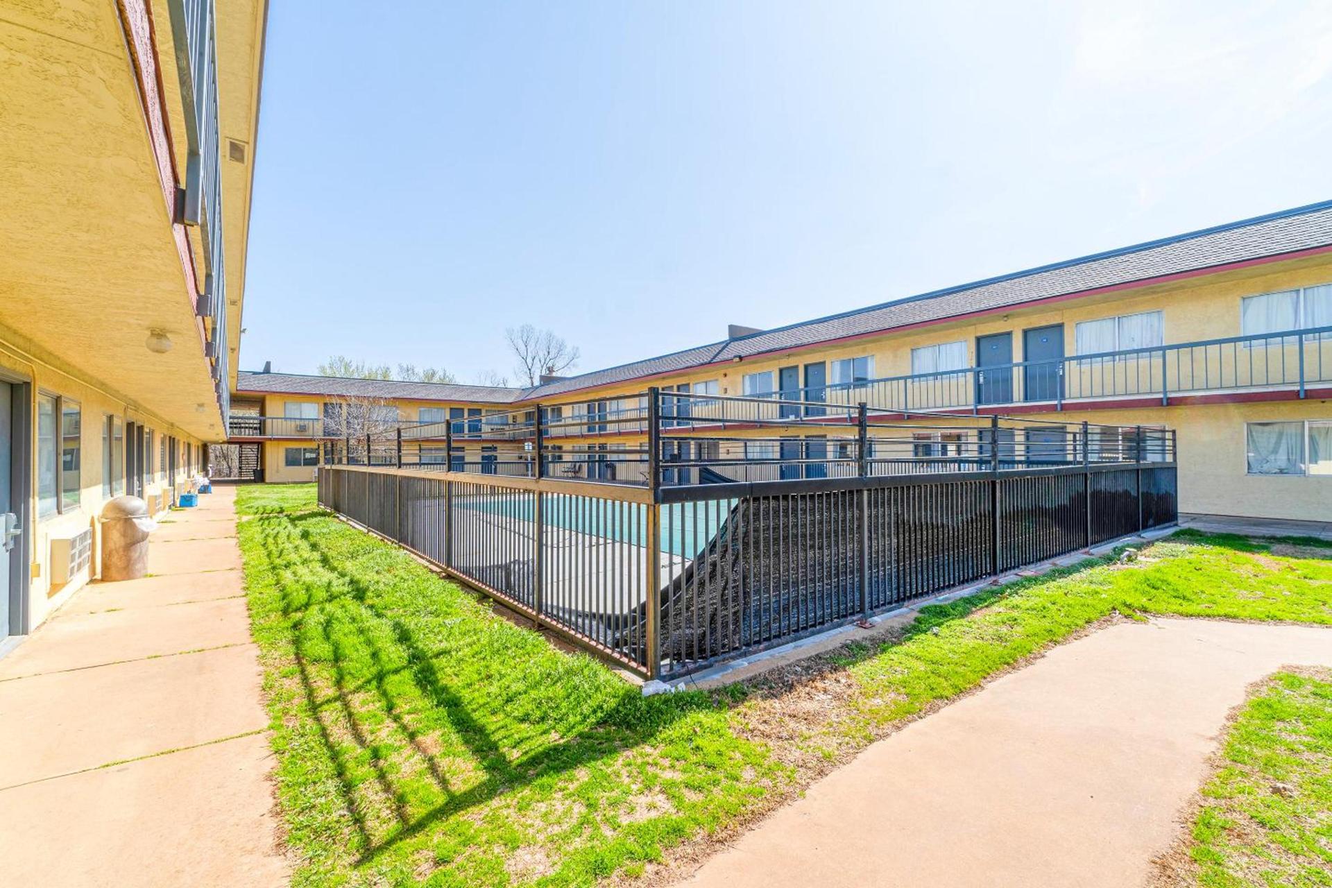 Castle Inn & Suites By OYO Chickasha photo 20
