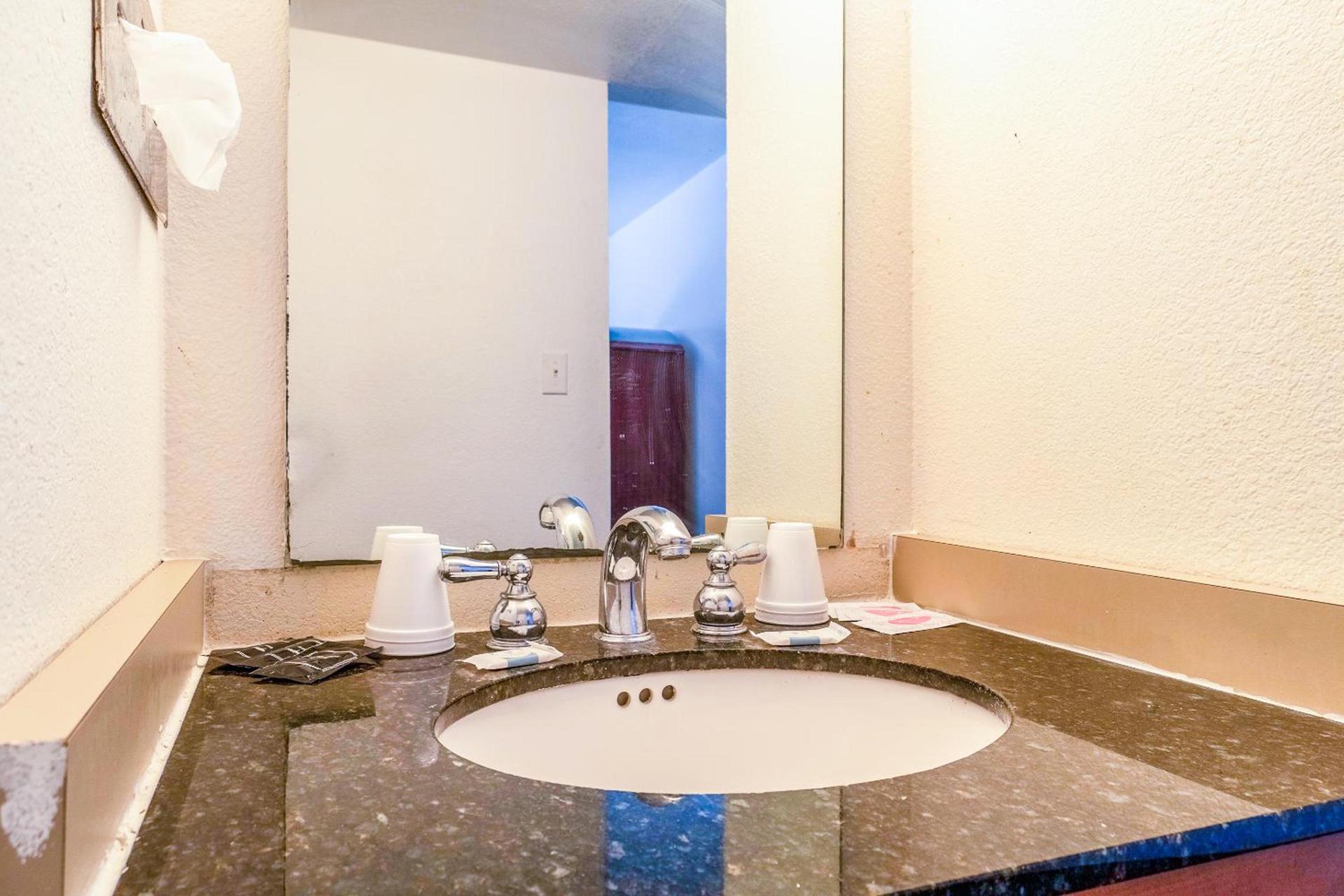 Castle Inn & Suites By OYO Chickasha photo 36