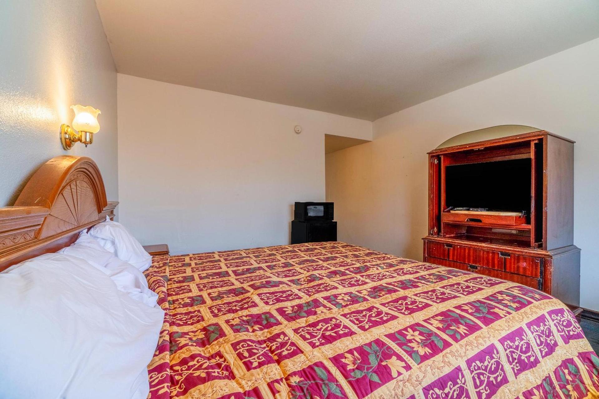 Castle Inn & Suites By OYO Chickasha photo 41