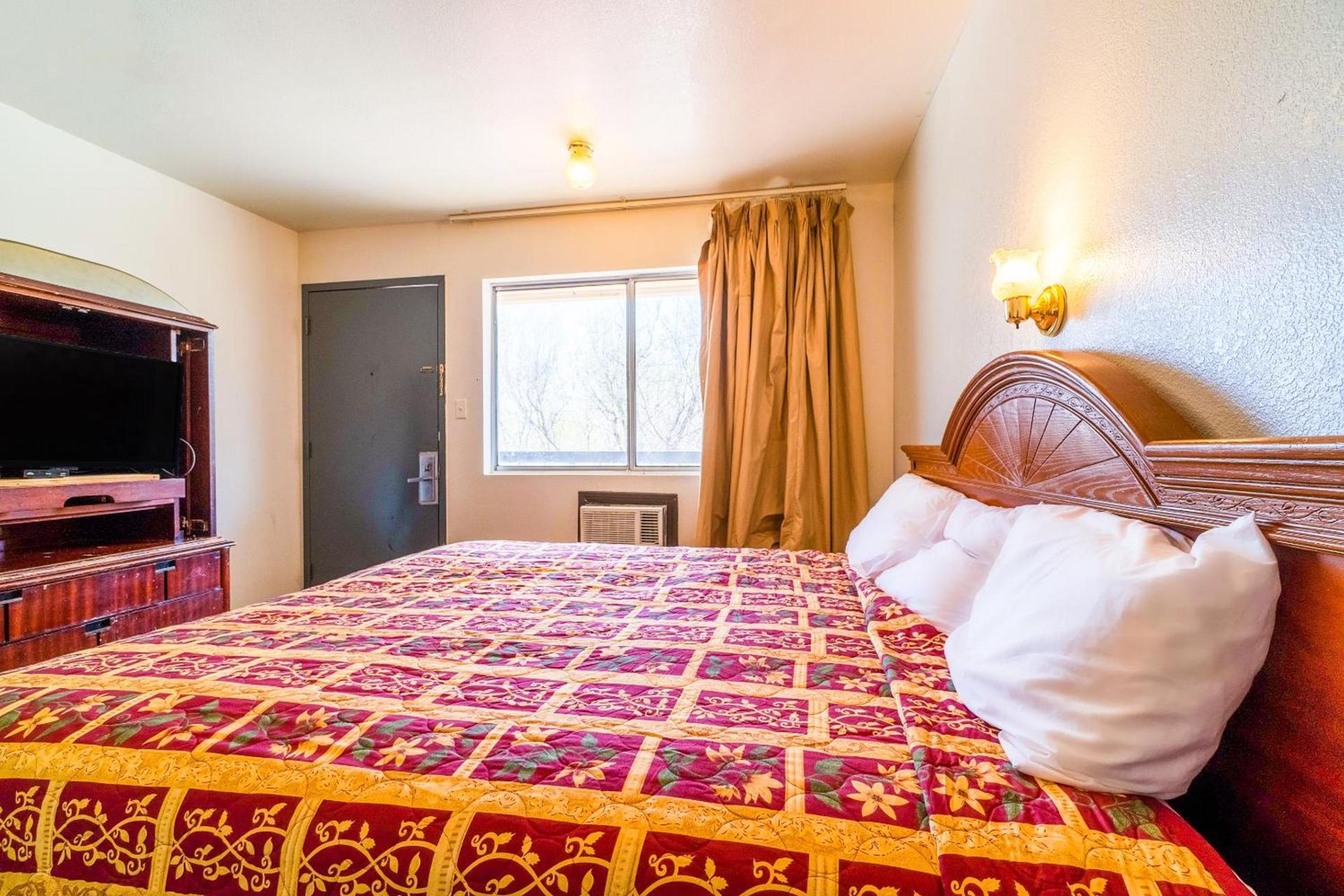 Castle Inn & Suites By OYO Chickasha photo 42