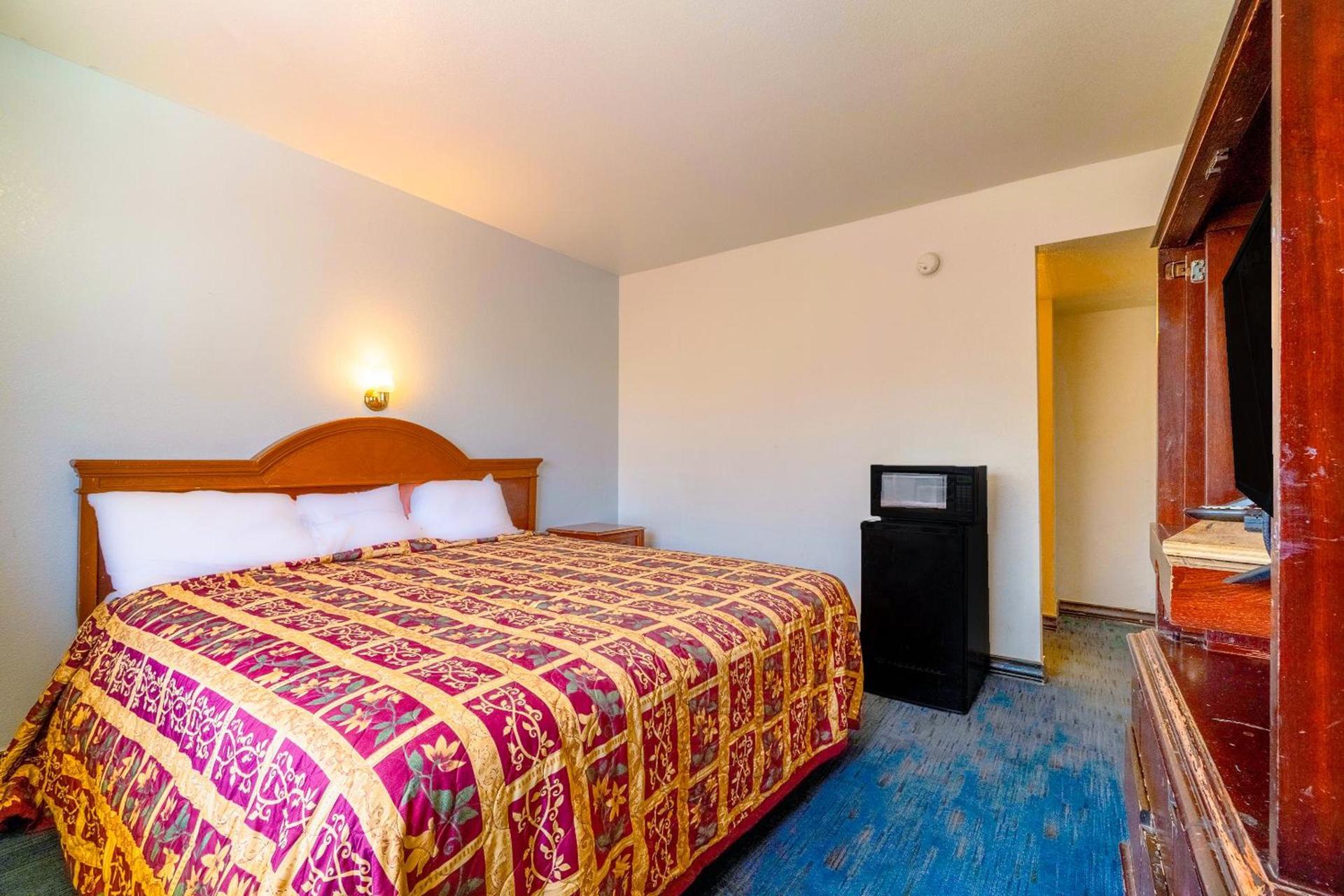 Castle Inn & Suites By OYO Chickasha photo 43