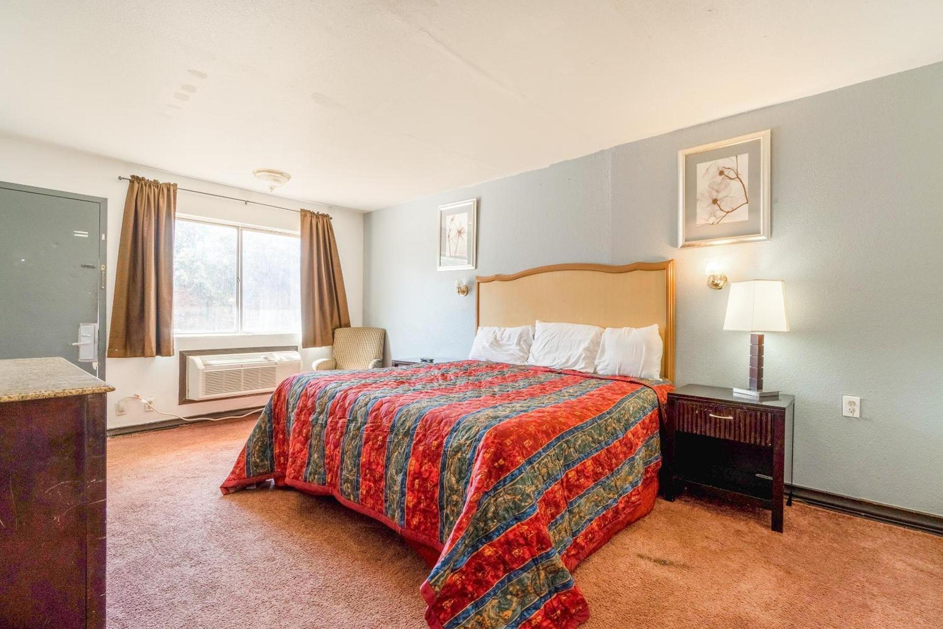 Castle Inn & Suites By OYO Chickasha photo 65