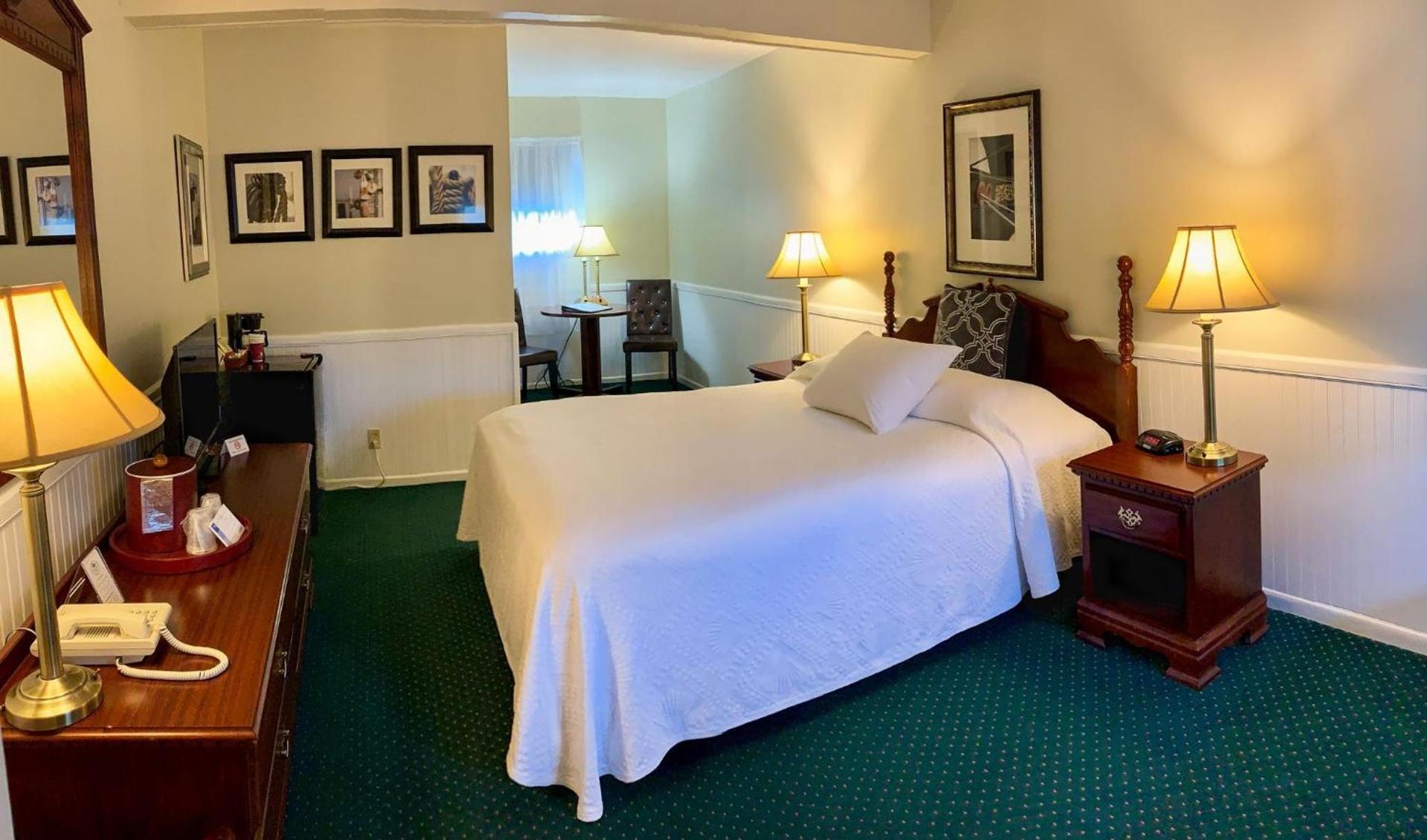 Cedar Crest Inn photo 12