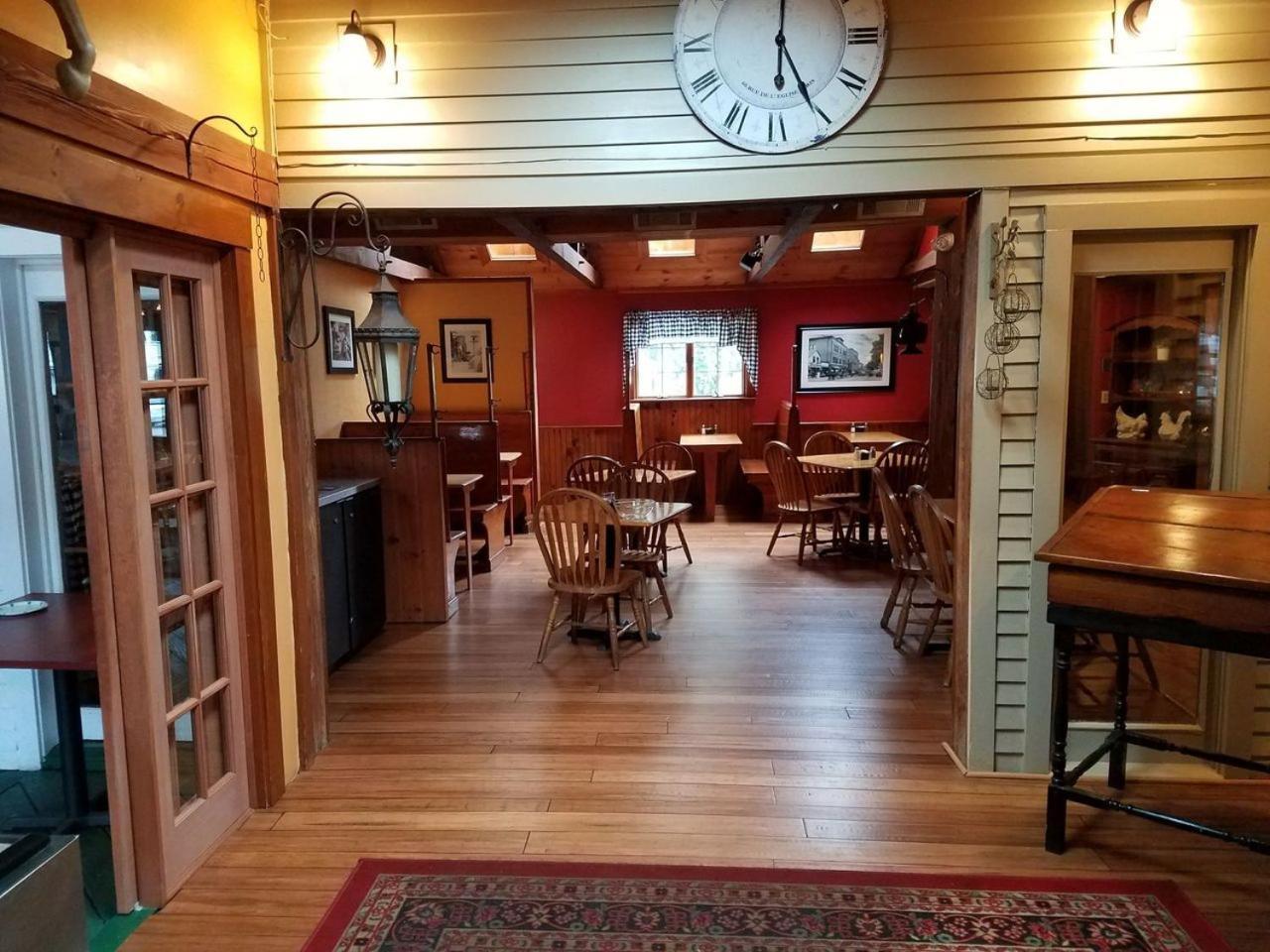 Cedar Crest Inn photo 14