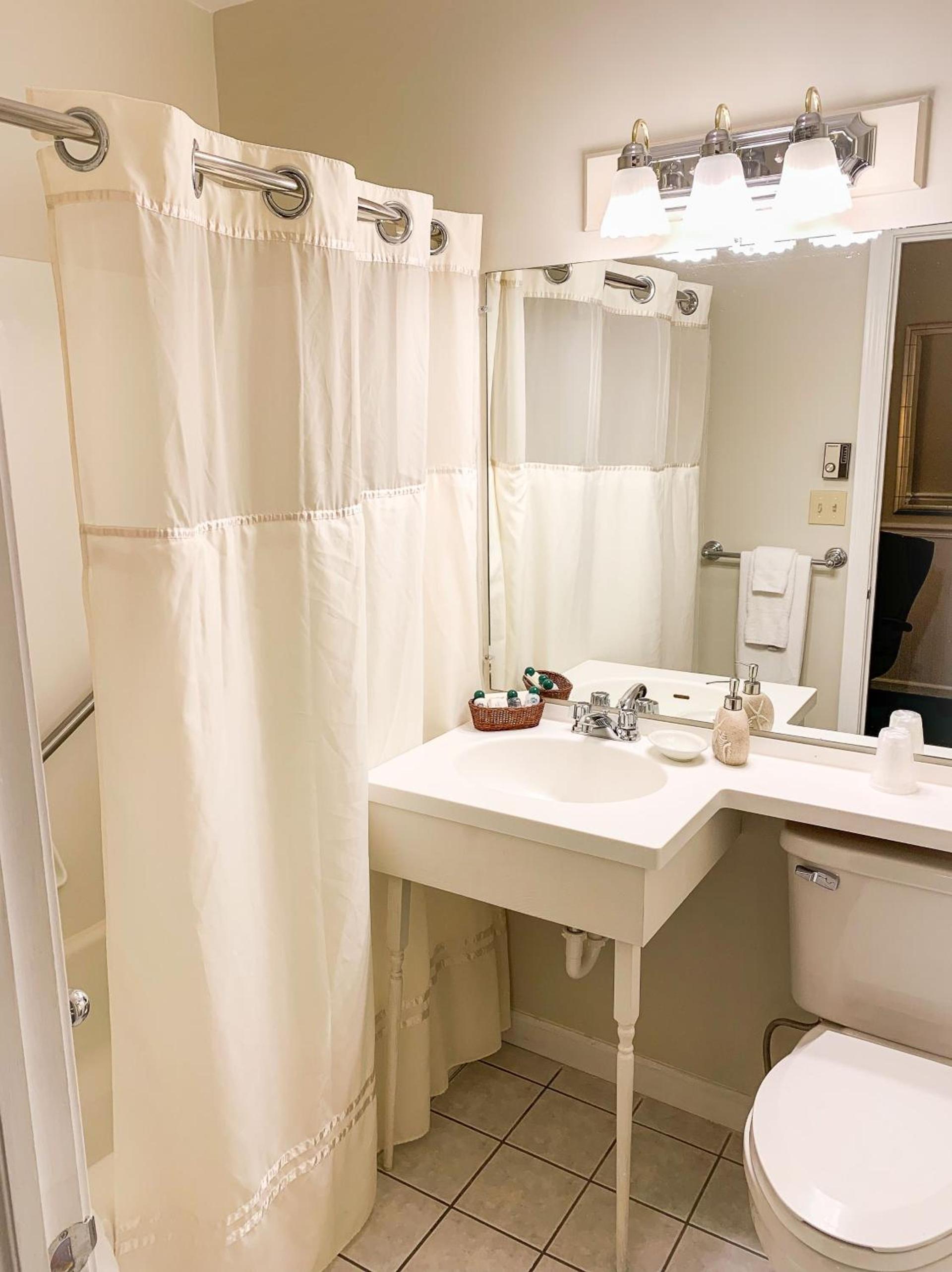 Cedar Crest Inn photo 25