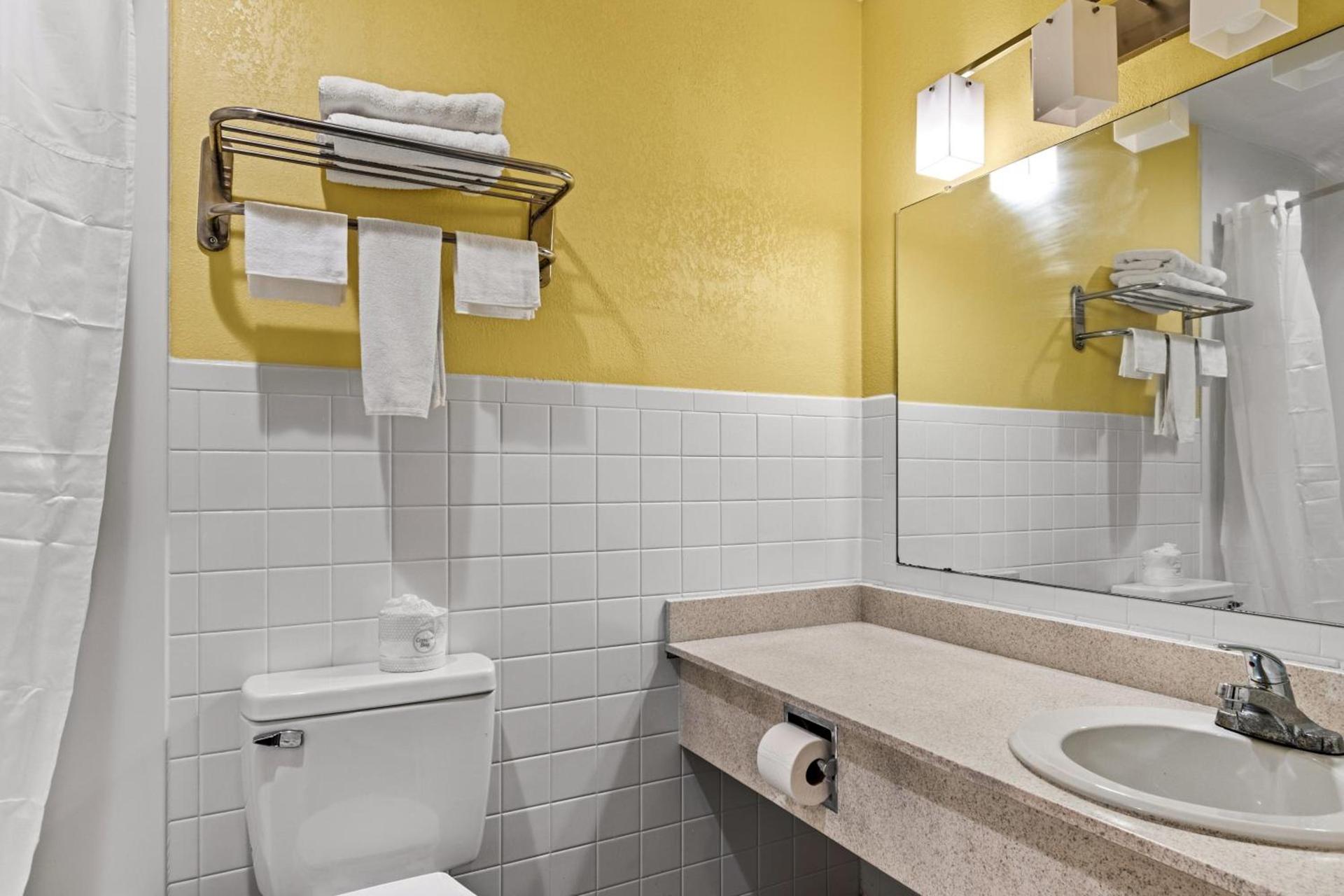 Americas Best Value Inn Carlisle photo 35