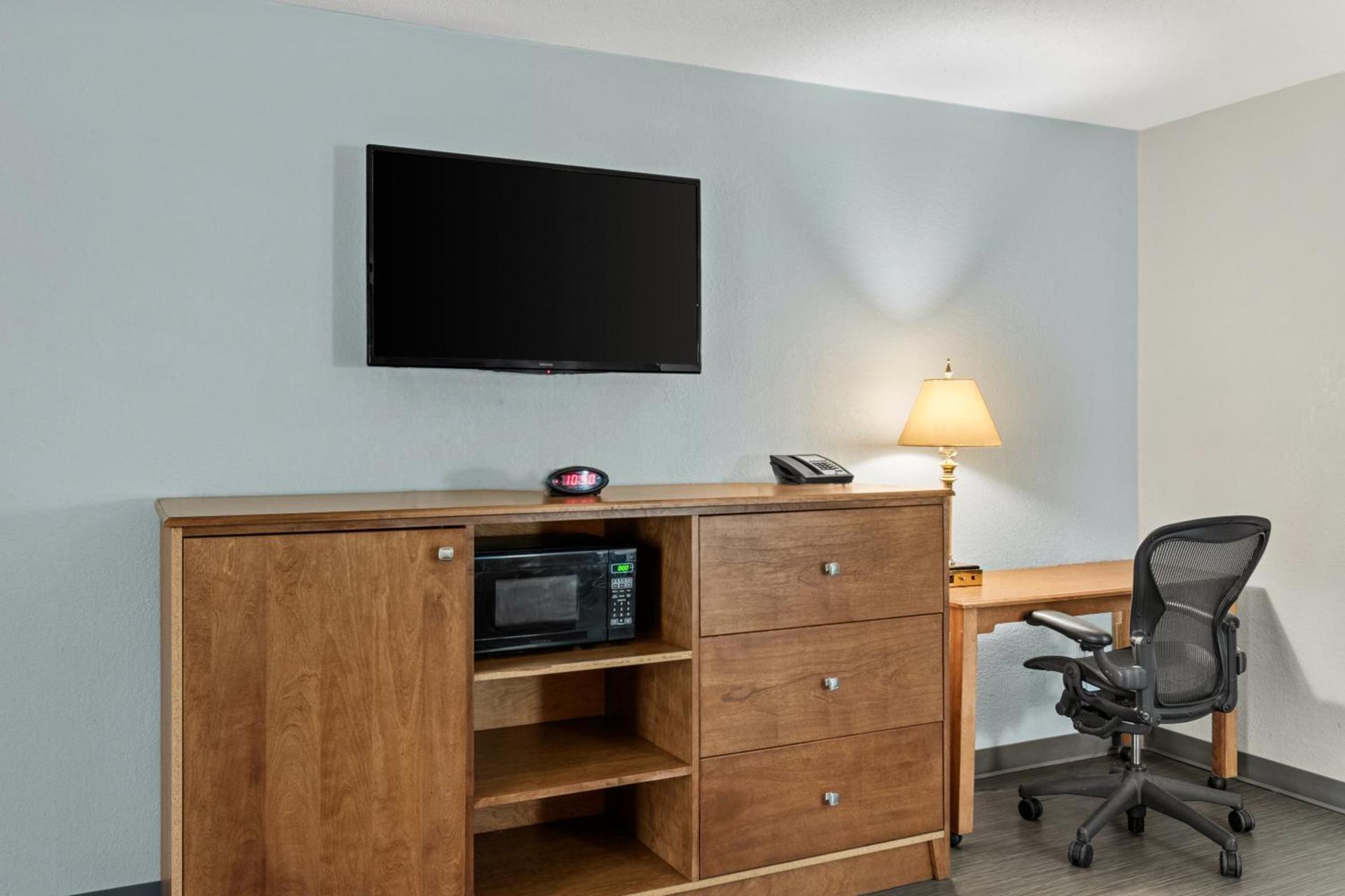 Americas Best Value Inn Carlisle photo 39