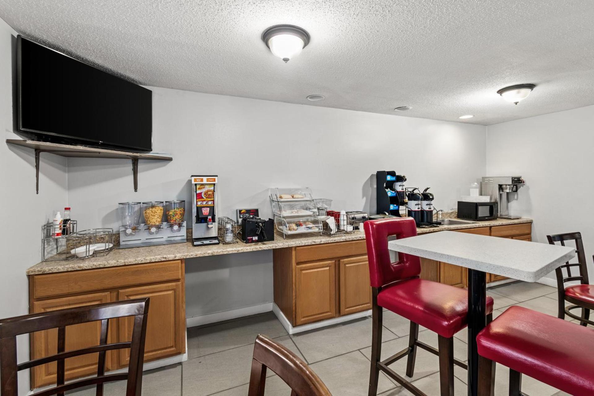 Americas Best Value Inn Carlisle photo 44