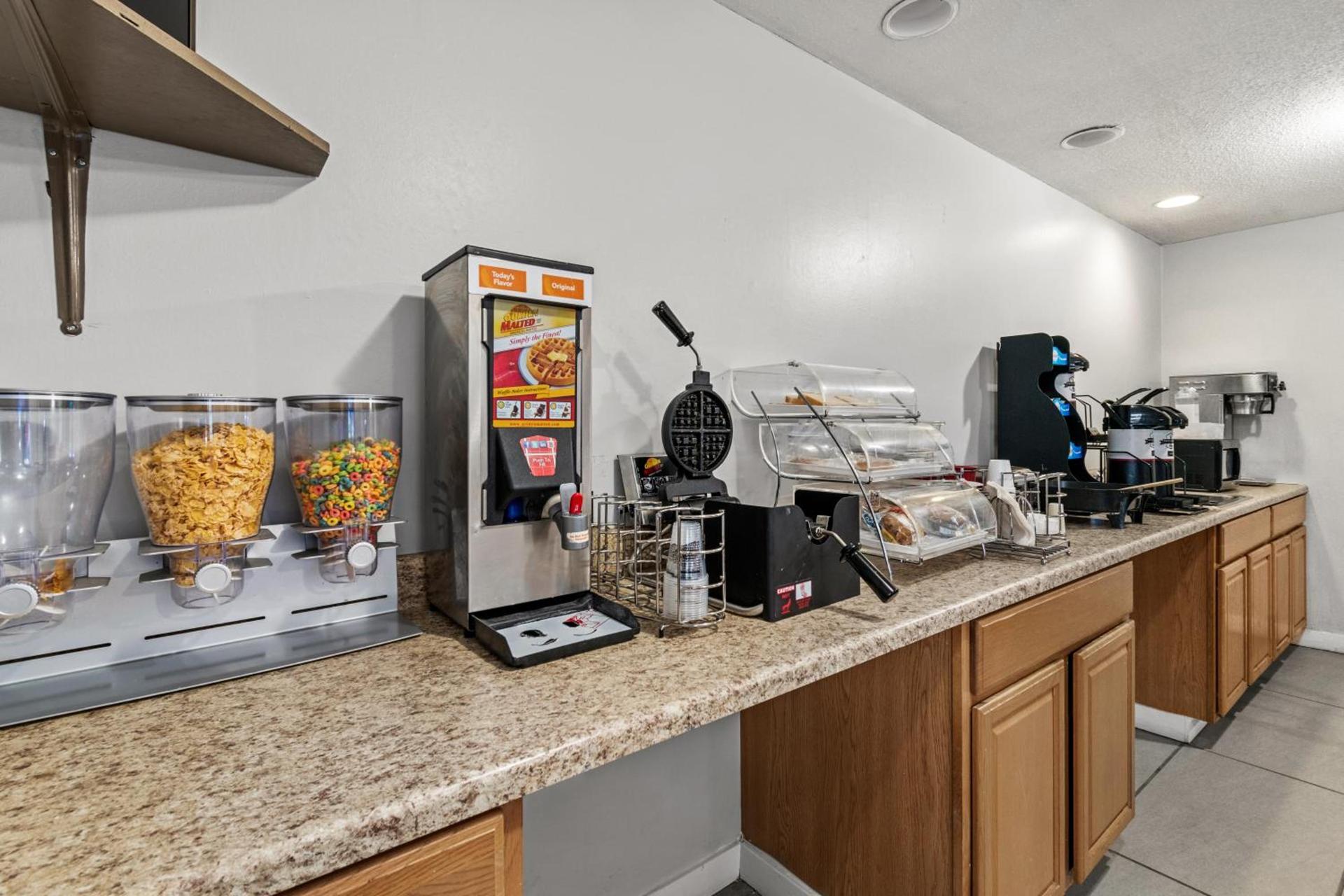 Americas Best Value Inn Carlisle photo 43