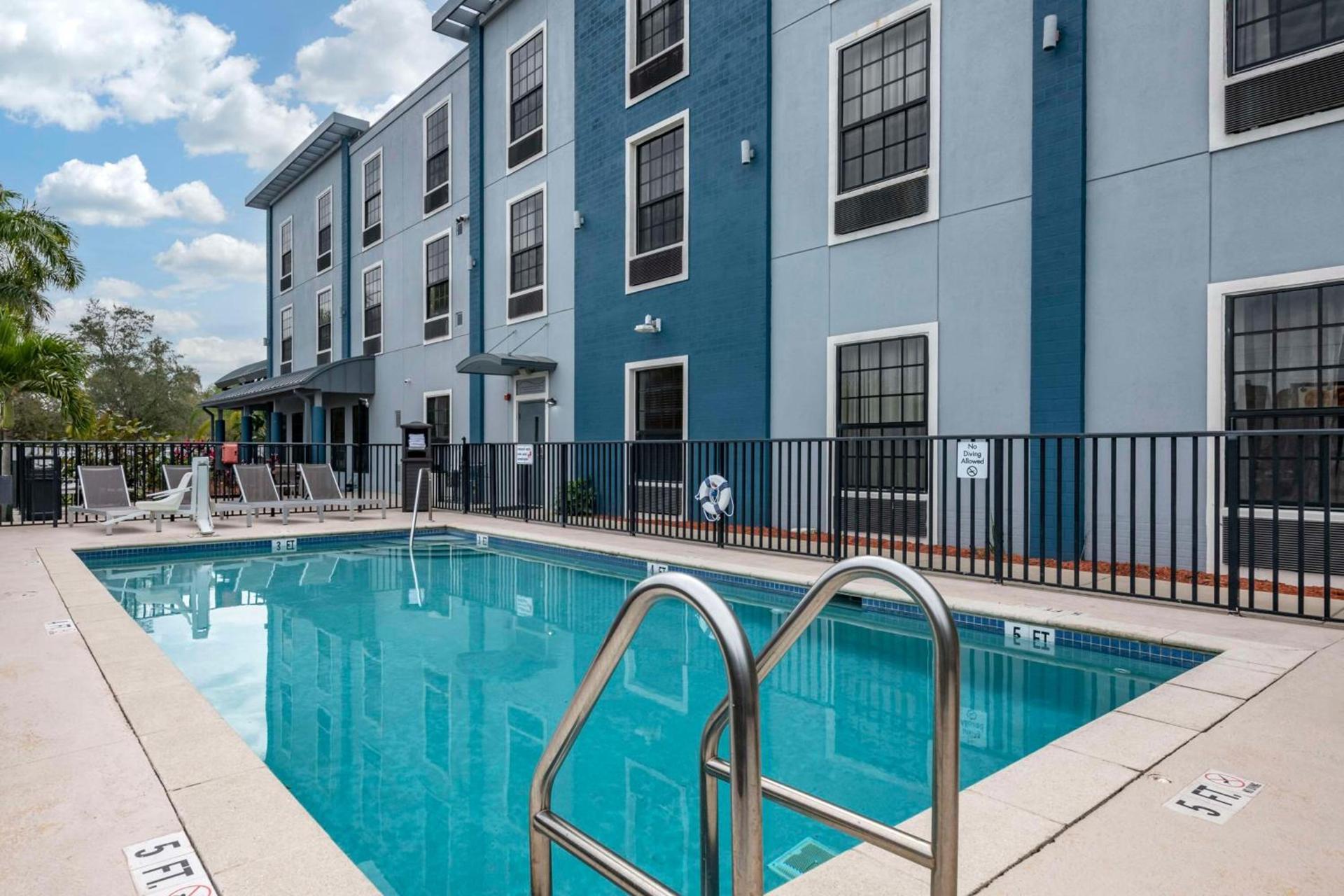 Best Western Plus Bradenton Gateway Hotel photo 20
