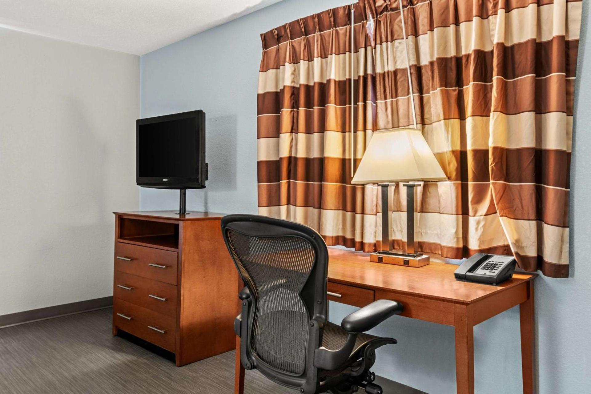 Americas Best Value Inn Carlisle photo 12