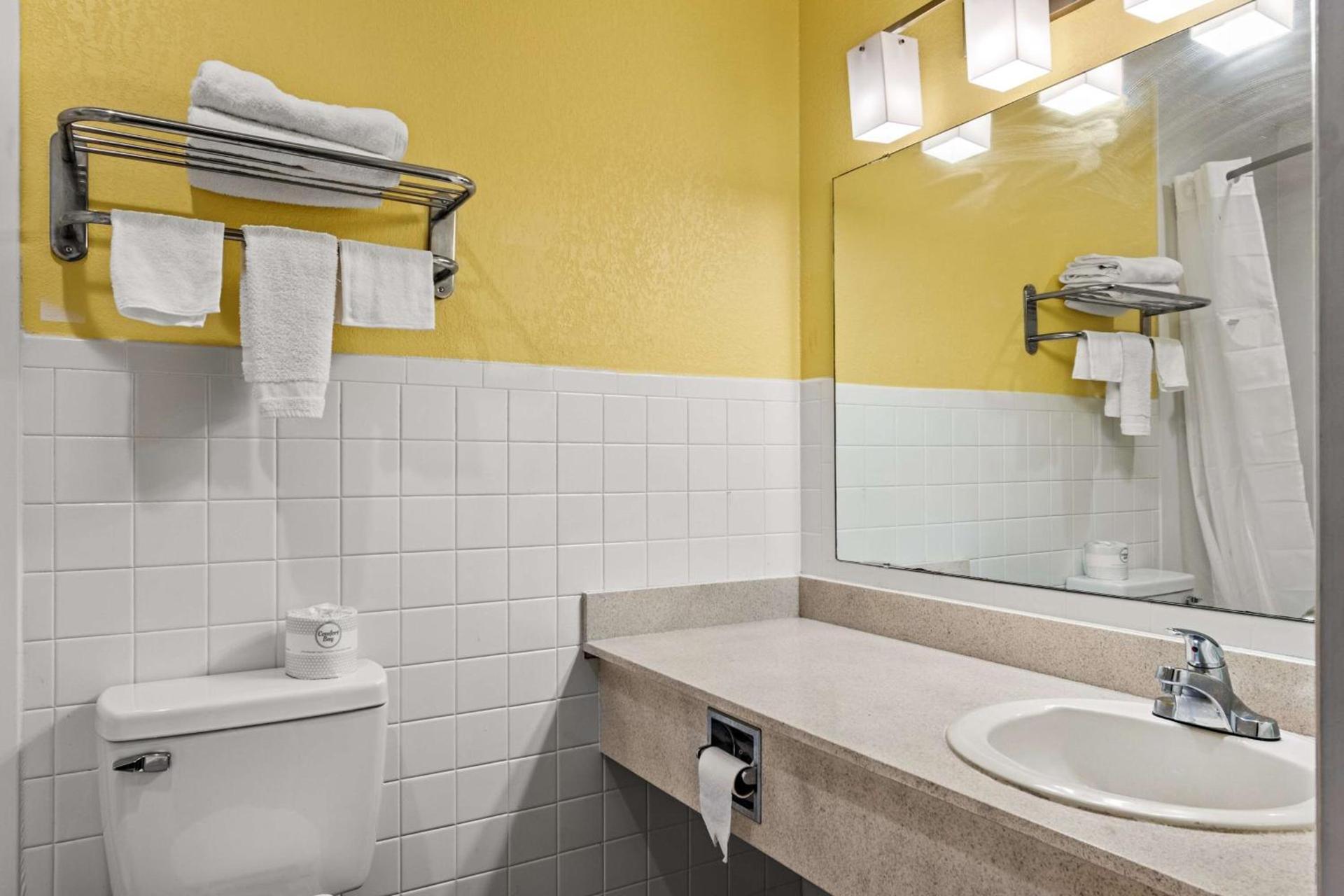 Americas Best Value Inn Carlisle photo 13