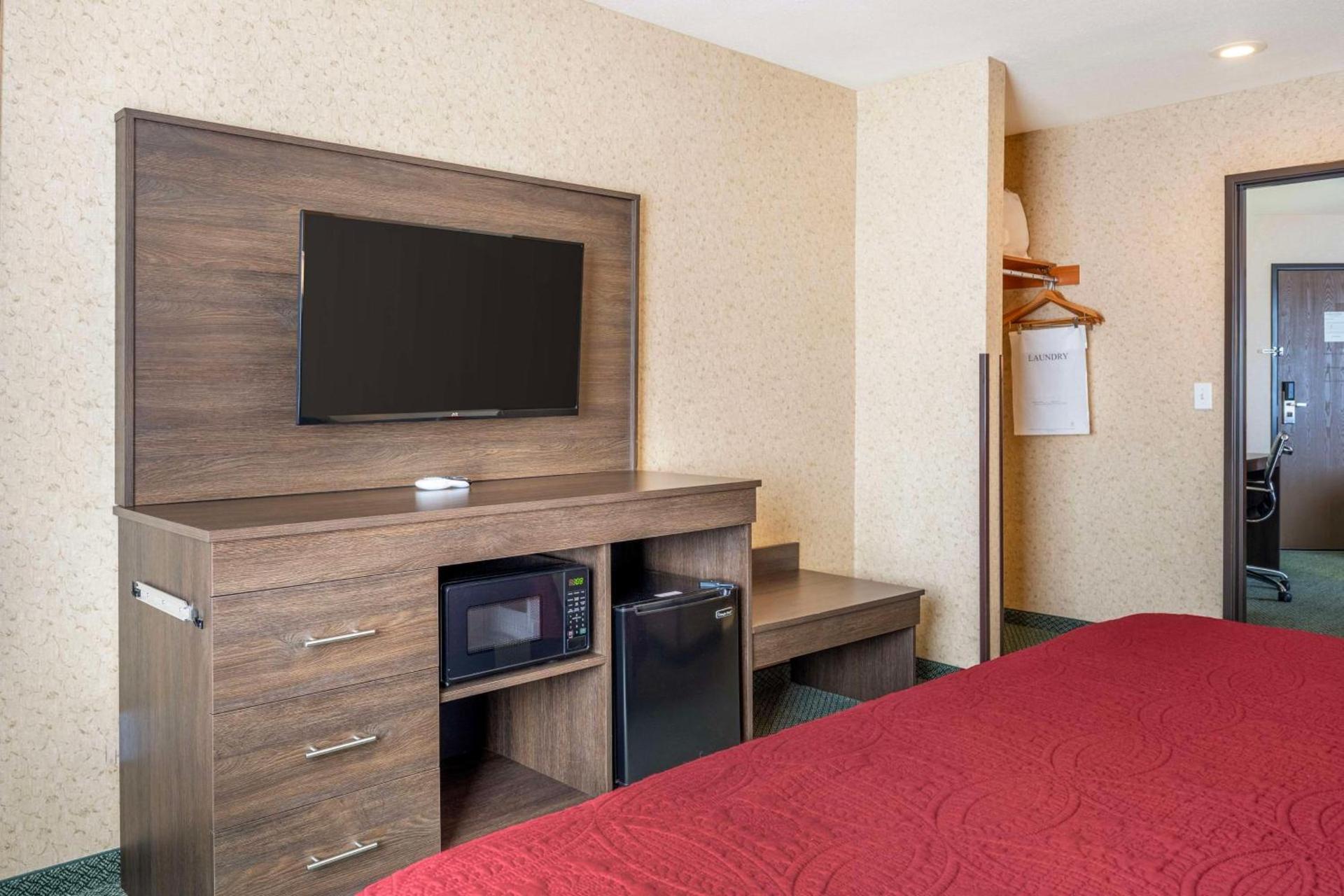 SureStay Plus by Best Western Enterprise photo 28