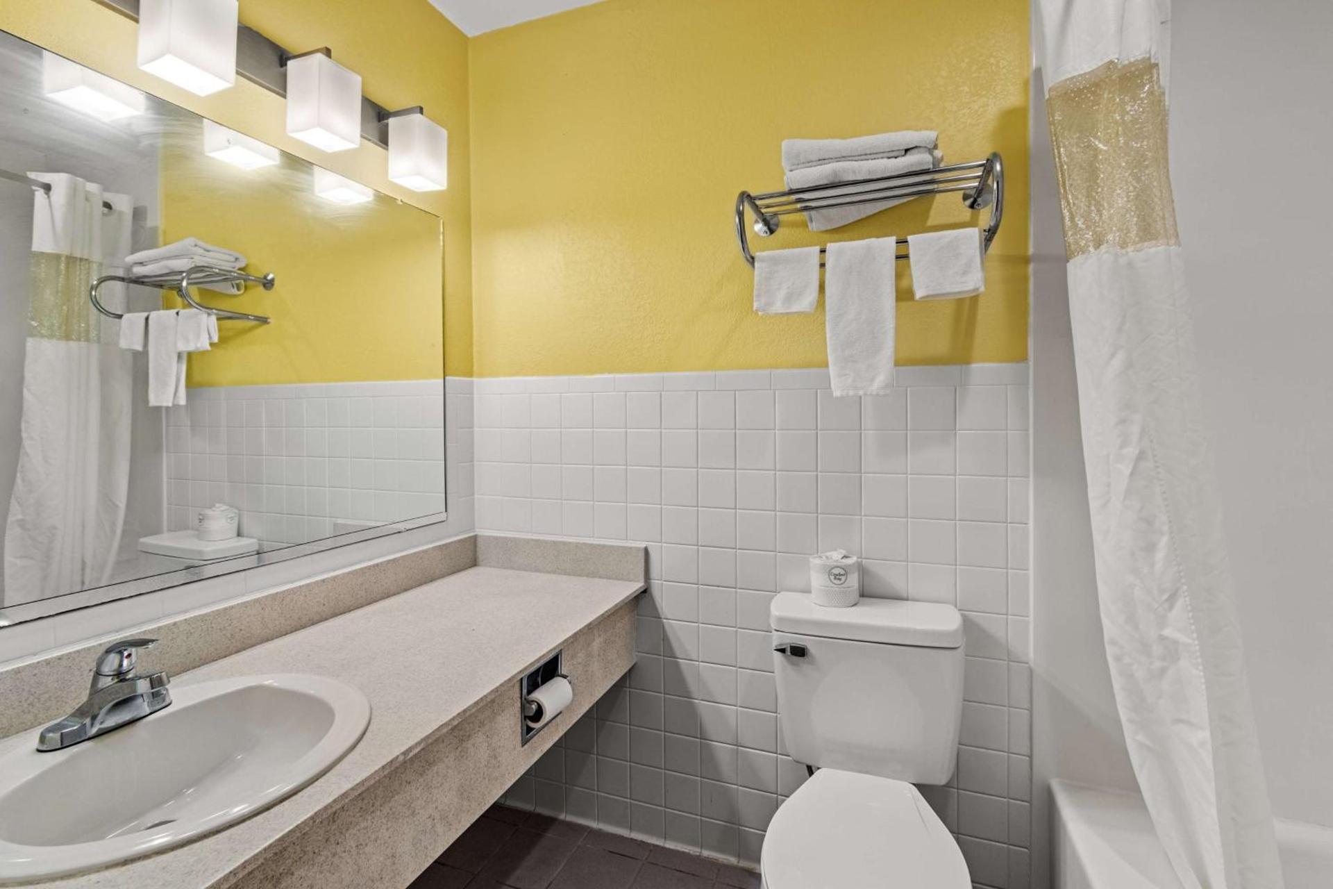 Americas Best Value Inn Carlisle photo 23
