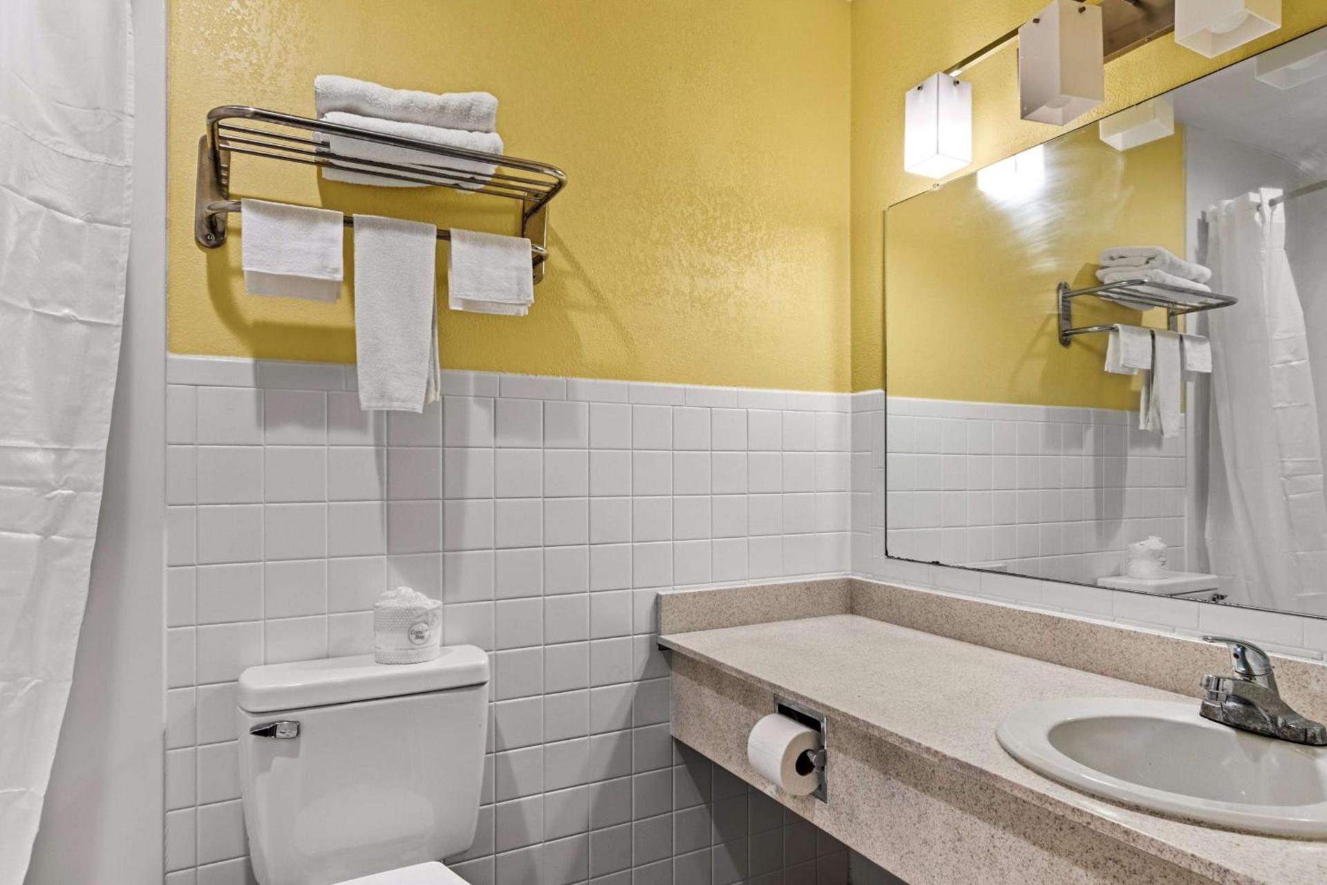 Americas Best Value Inn Carlisle photo 24