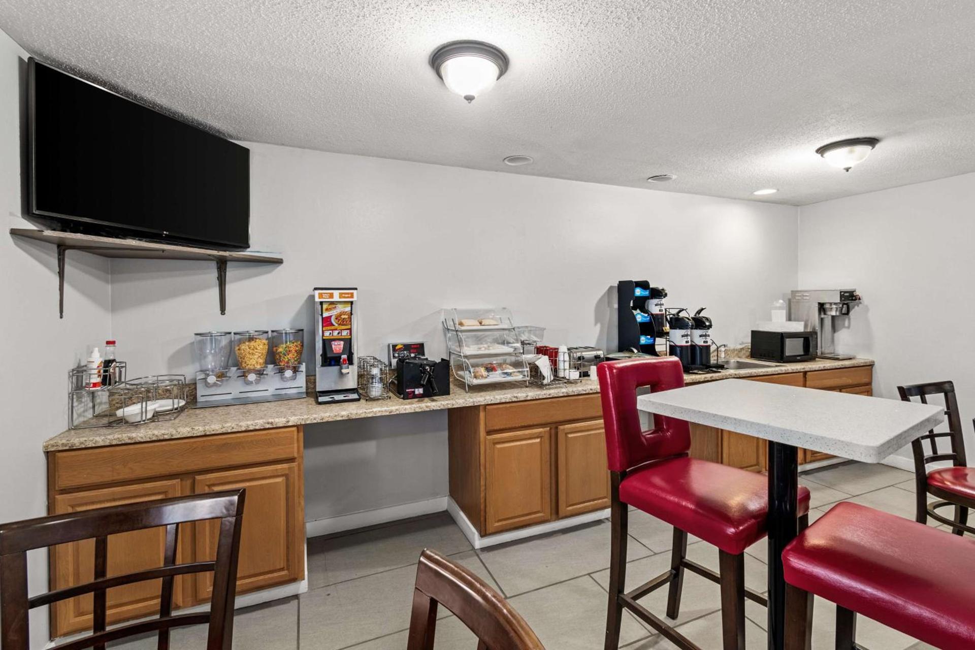 Americas Best Value Inn Carlisle photo 27