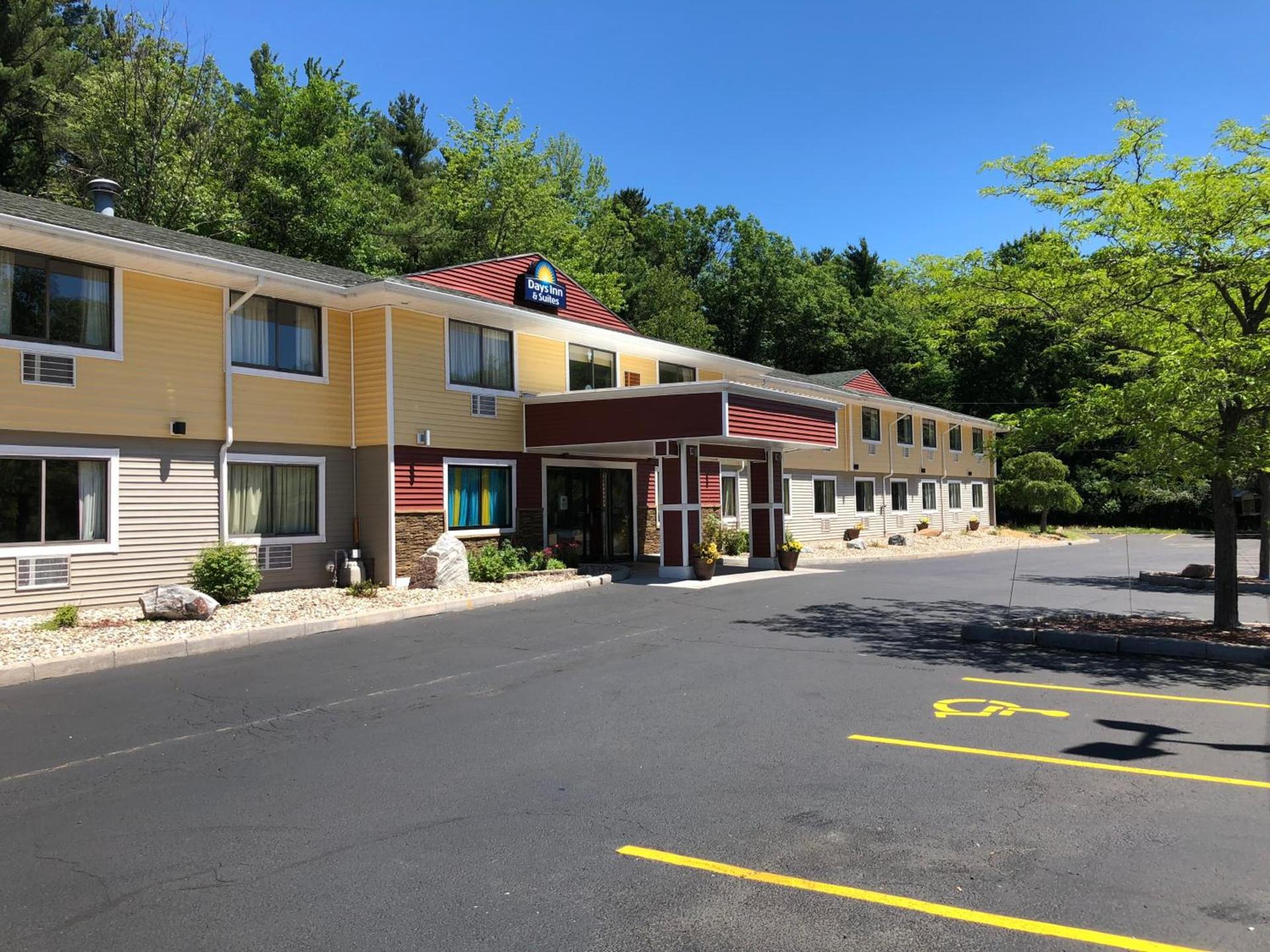 Days Inn & Suites by Wyndham Stevens Point photo 37