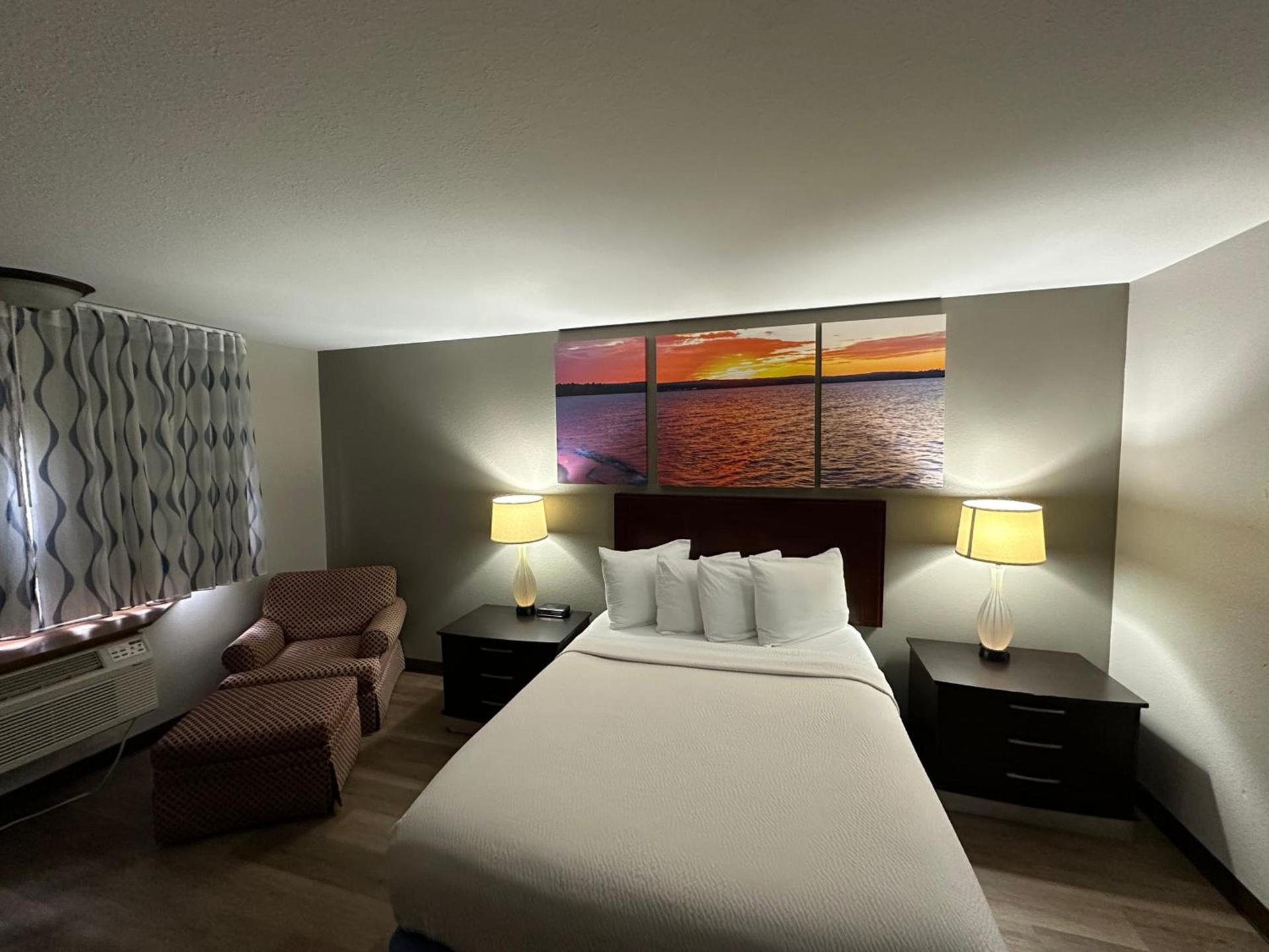 Days Inn & Suites by Wyndham Stevens Point photo 39