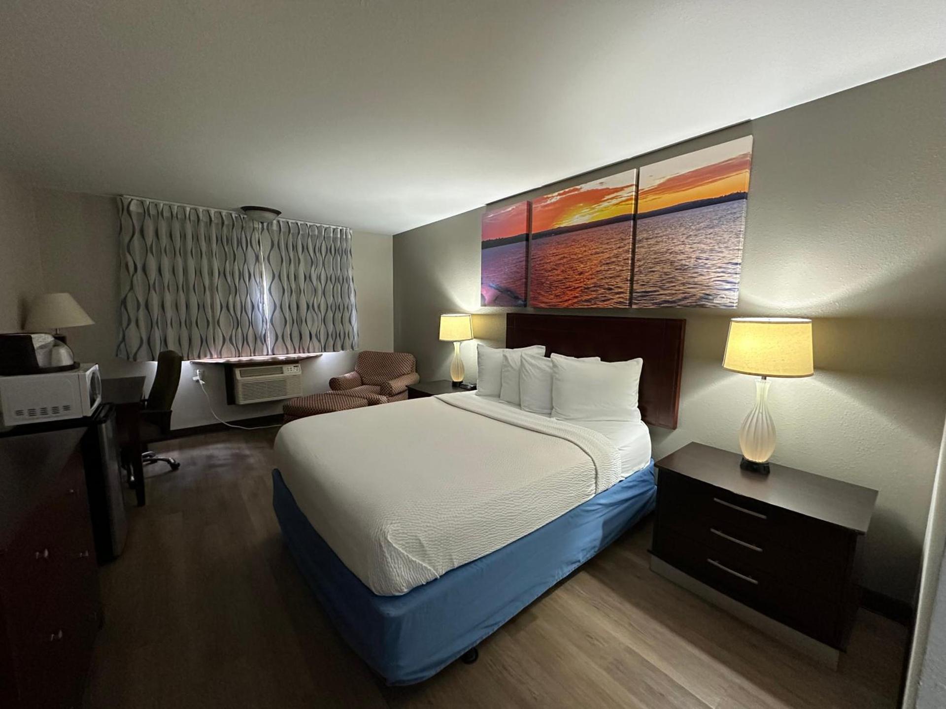 Days Inn & Suites by Wyndham Stevens Point photo 50