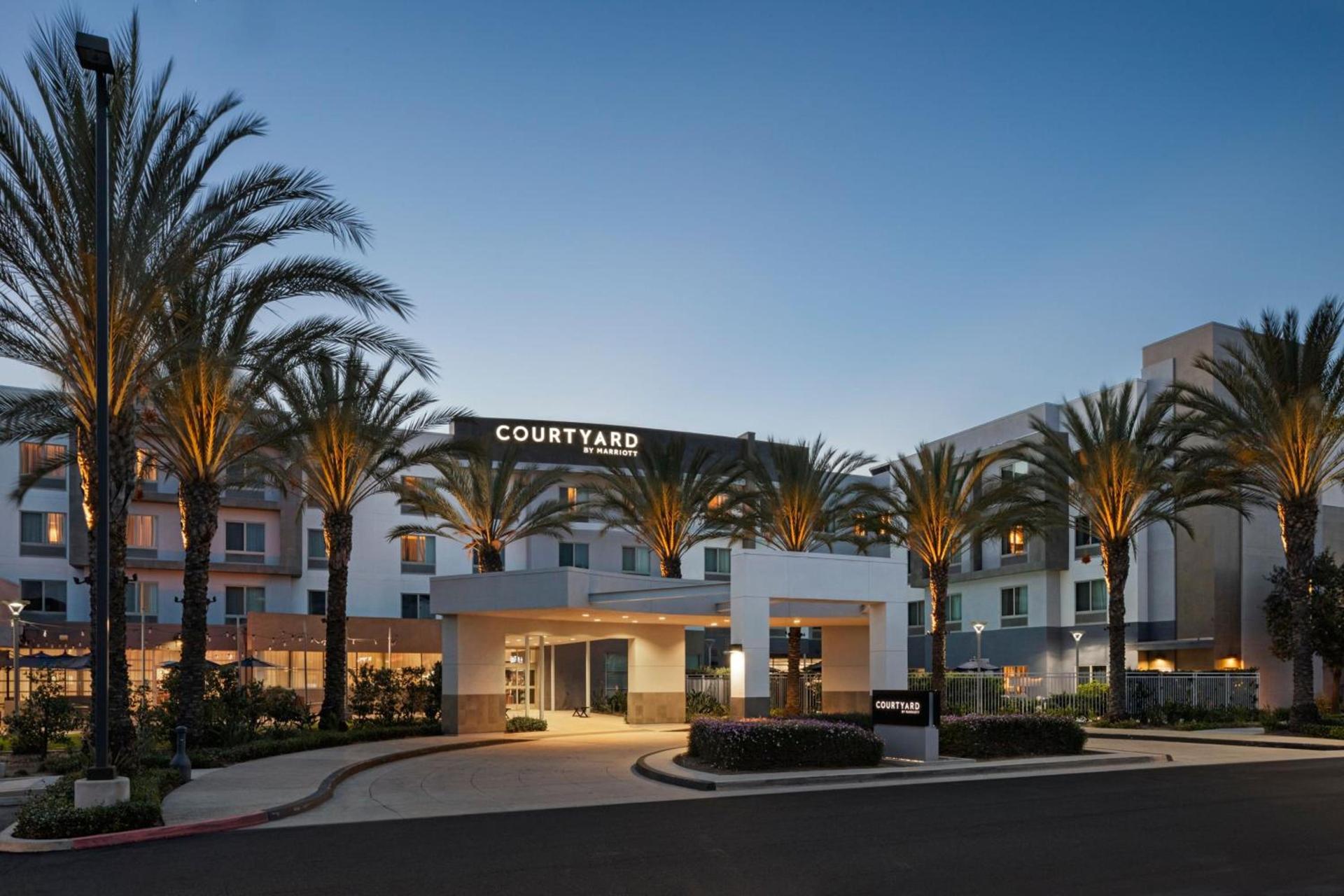 Courtyard Long Beach Airport photo 1
