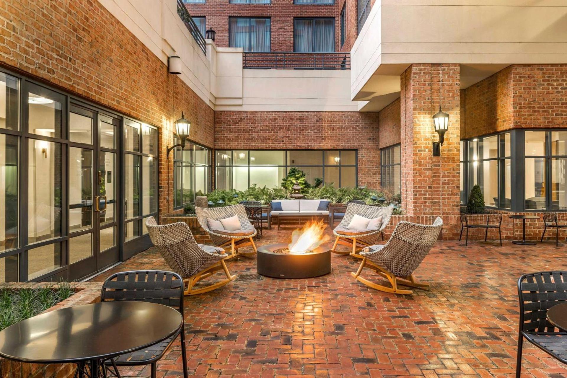 Sheraton Suites Old Town Alexandria photo 8