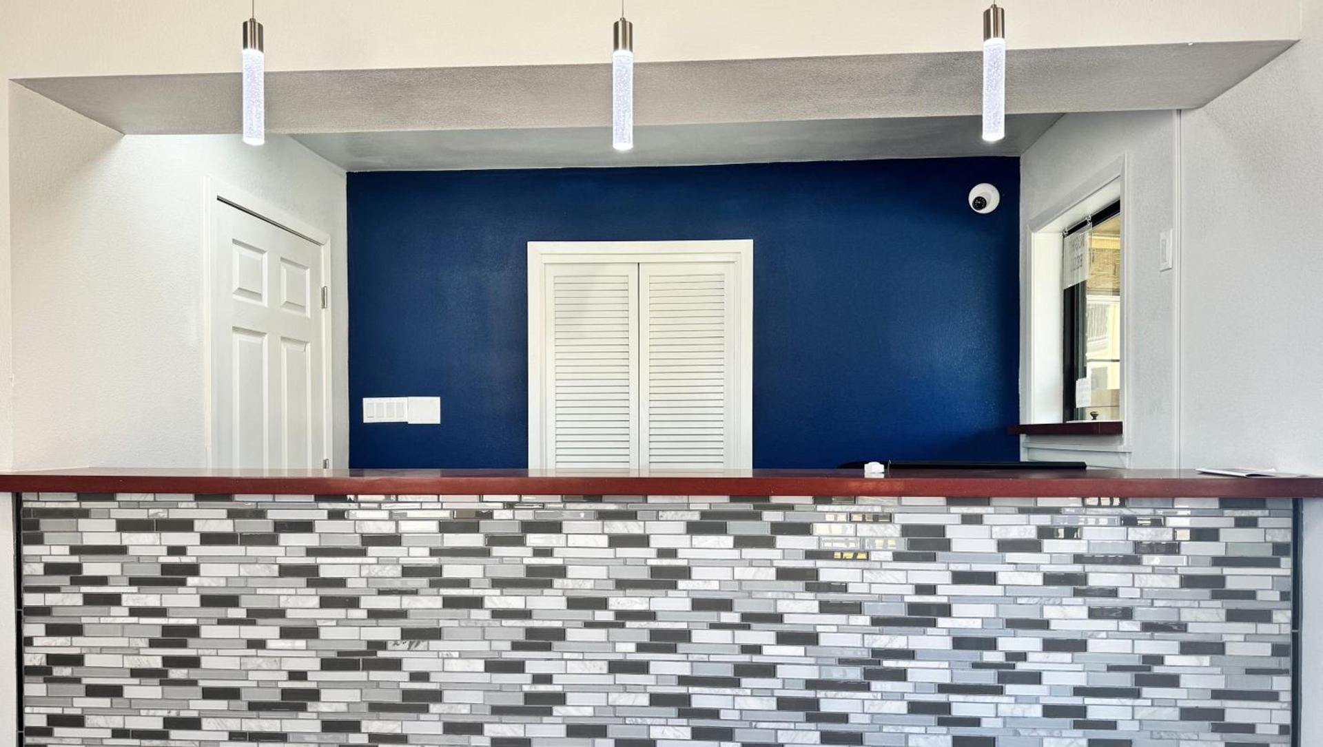 Xecutive Inn and Suites photo 38