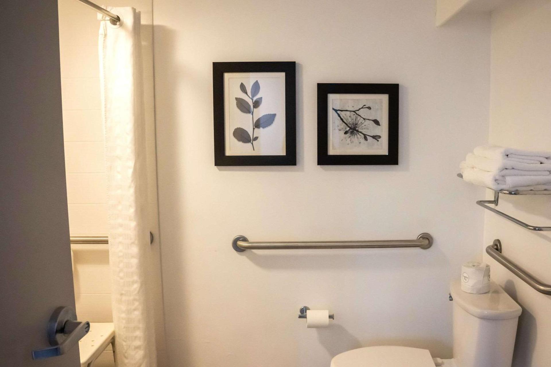 Country Inn & Suites by Radisson, Erie, PA photo 12