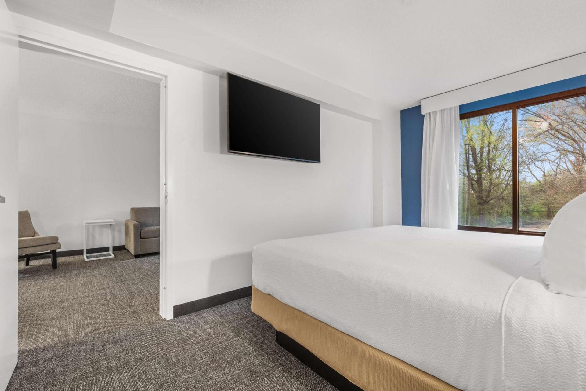 Spark By Hilton Charlotte Tyvola I-77 photo 13