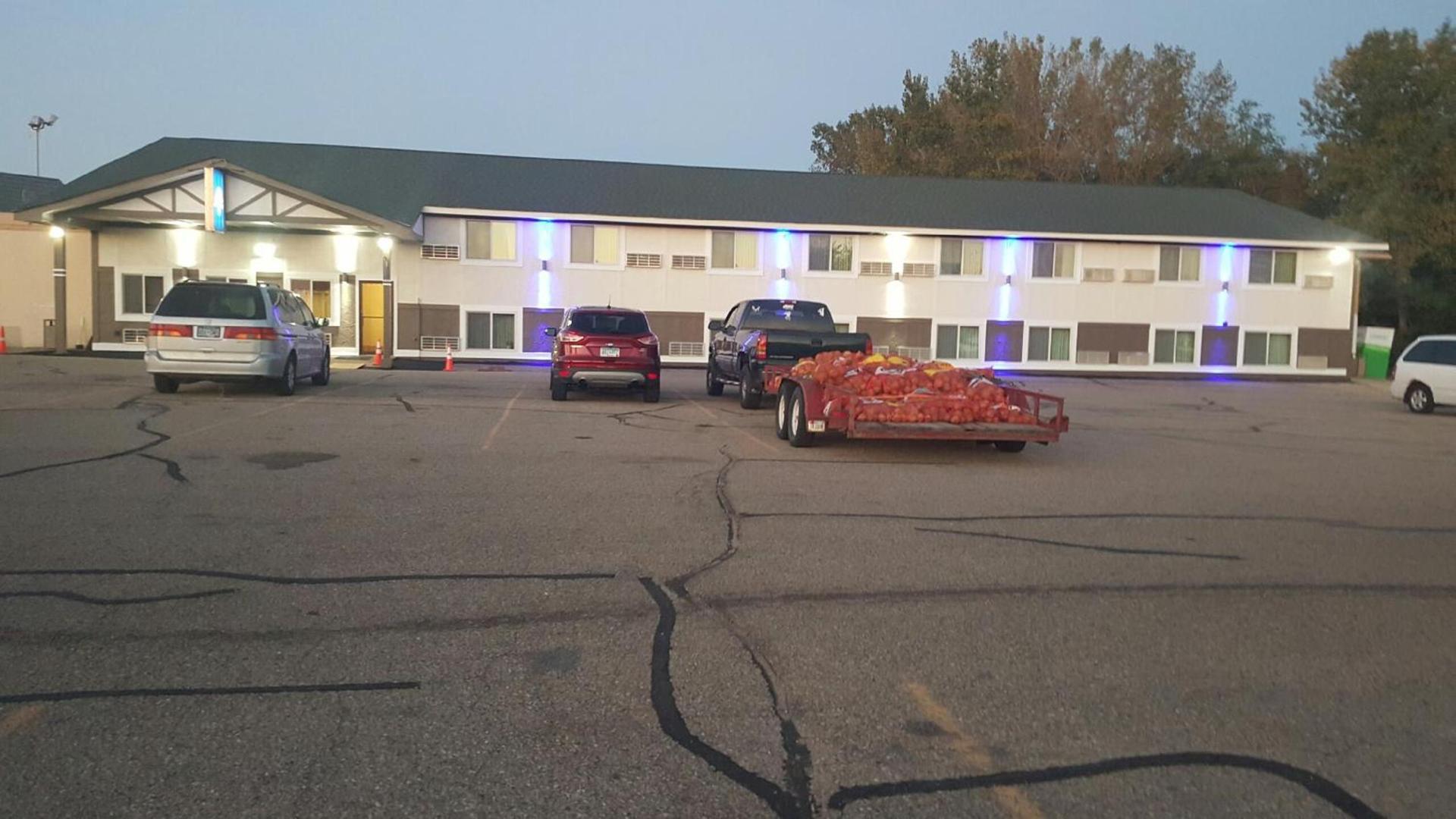 Faribault Hometown Inn & Suites photo 14