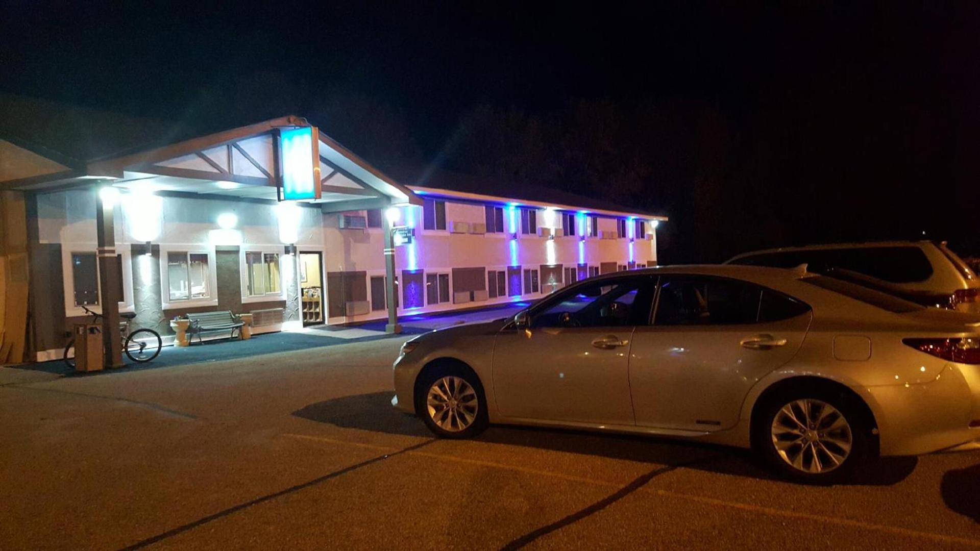 Faribault Hometown Inn & Suites photo 13