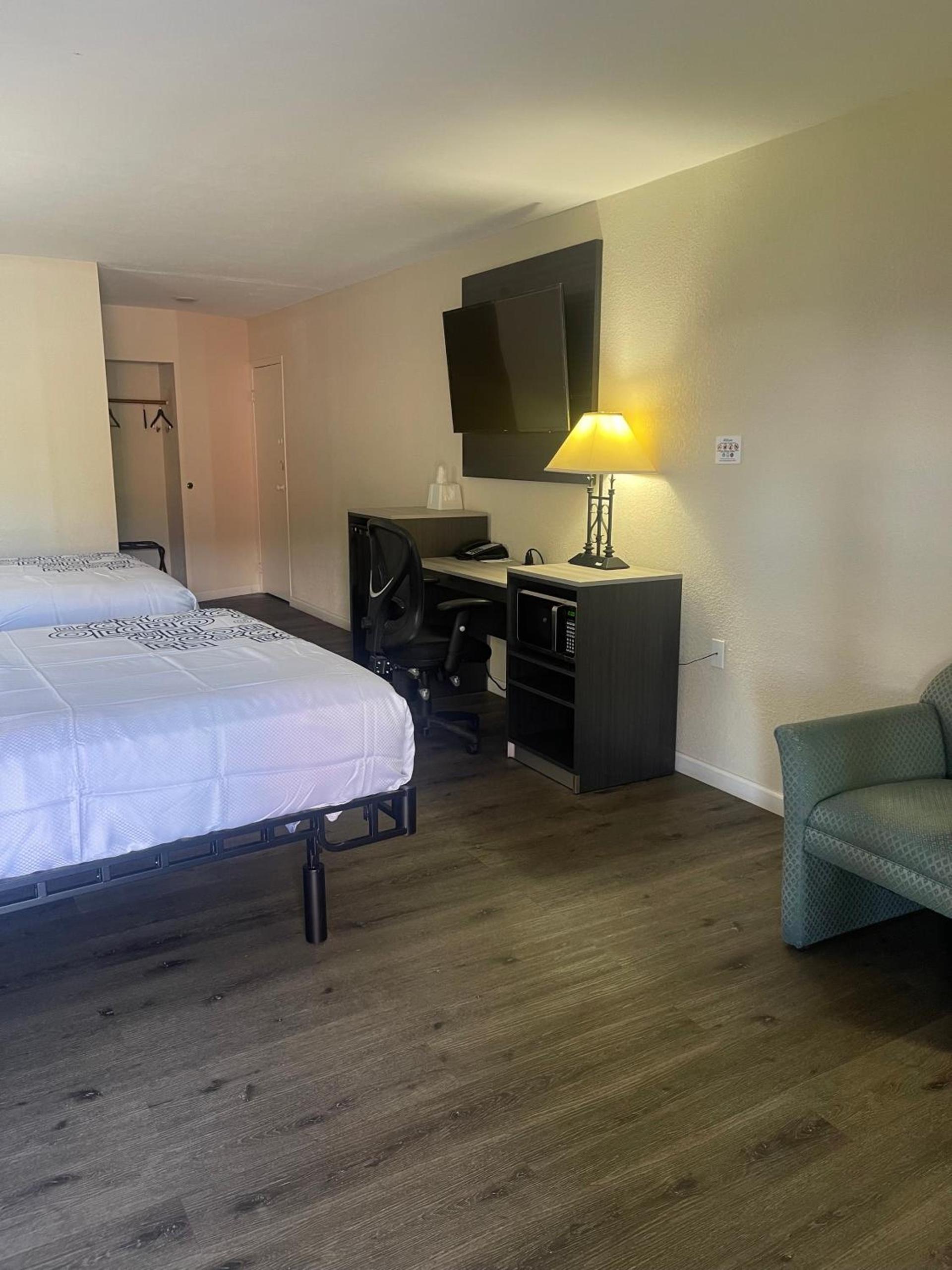 Bourbon Capital Inn photo 4